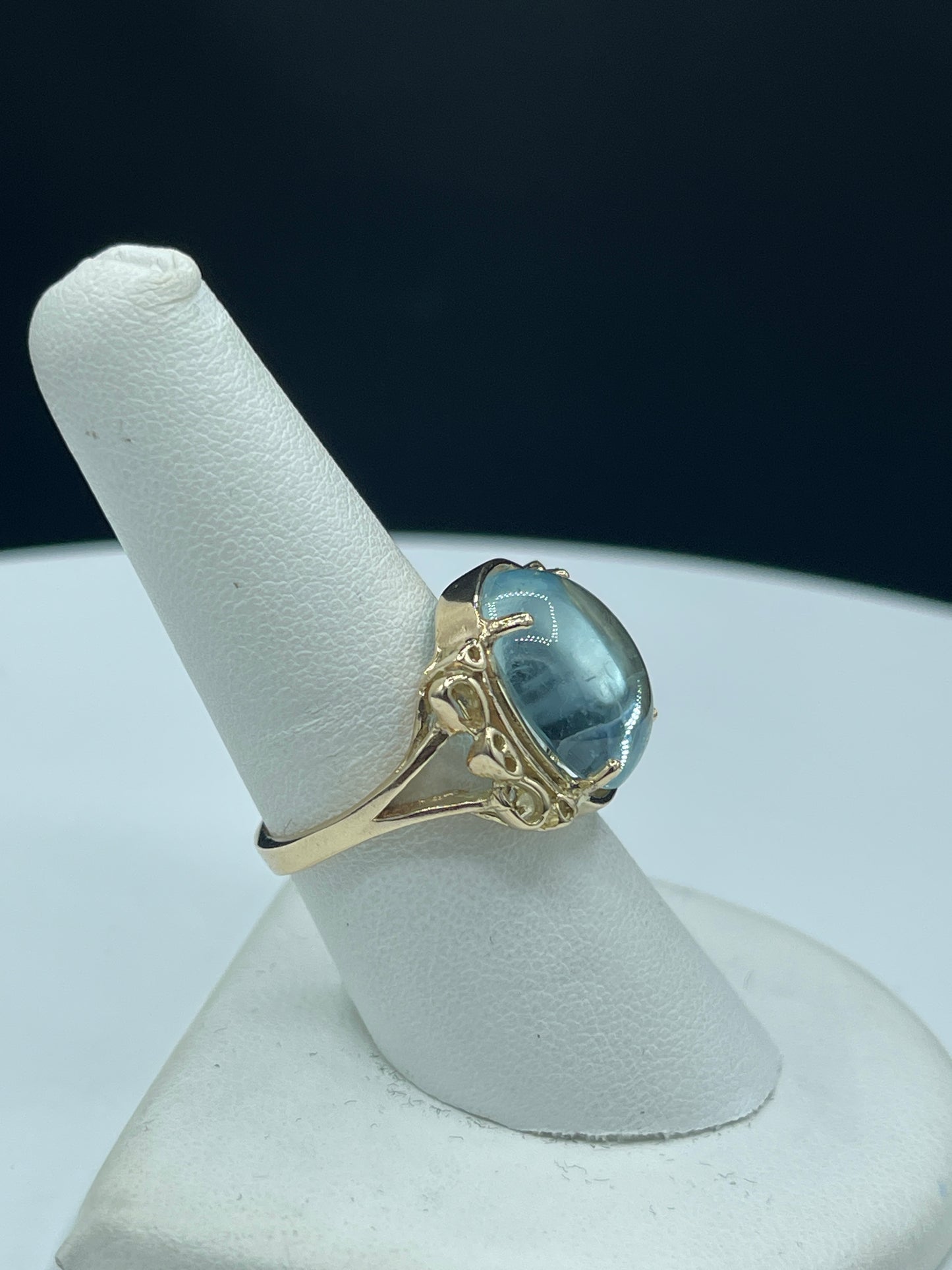 Natural Aquamarine Cabochon 14k Yellow Gold Ring (Size 8)