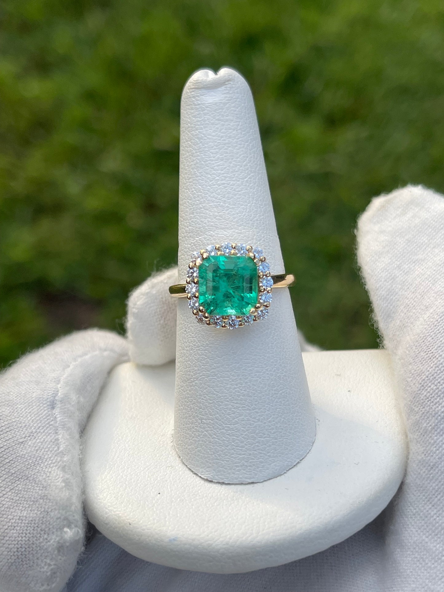 3.93 Carat Vivid Green Emerald & Diamond Halo 14k Gold Ring (Size 7.25)