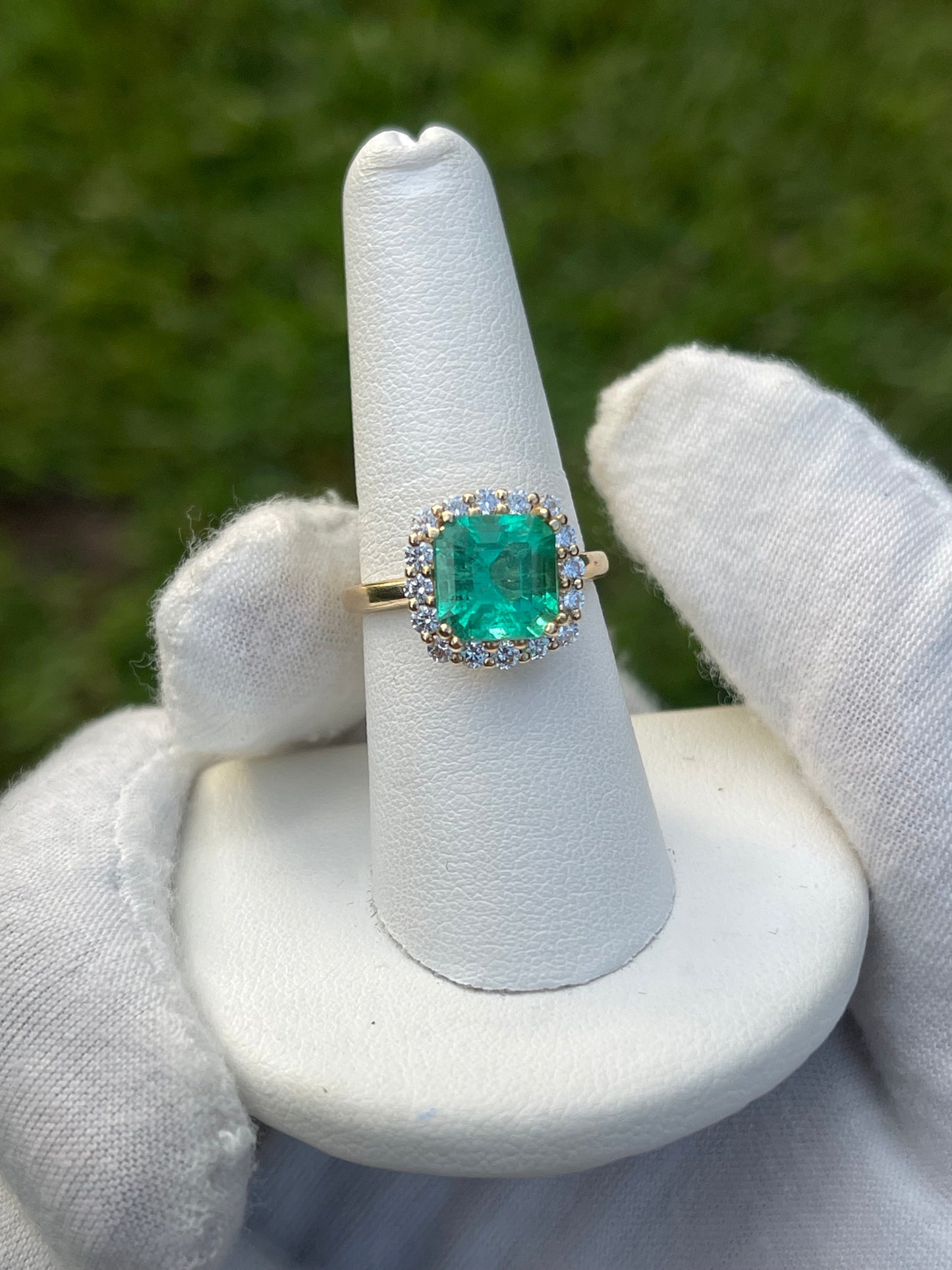 3.93 Carat Vivid Green Emerald & Diamond Halo 14k Gold Ring (Size 7.25)