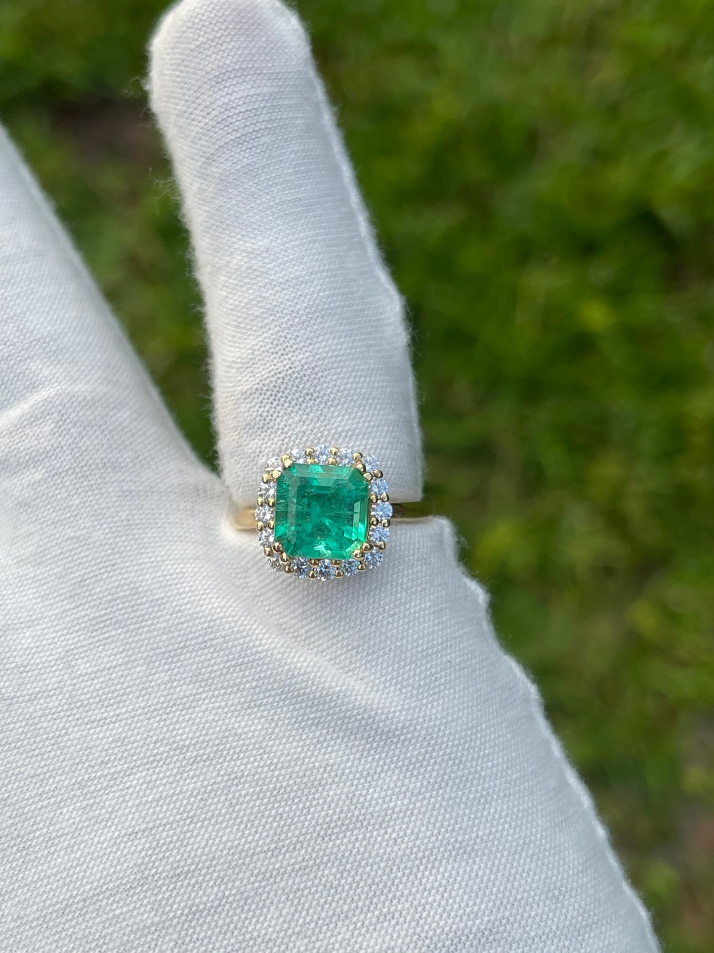 3.93 Carat Vivid Green Emerald & Diamond Halo 14k Gold Ring (Size 7.25)