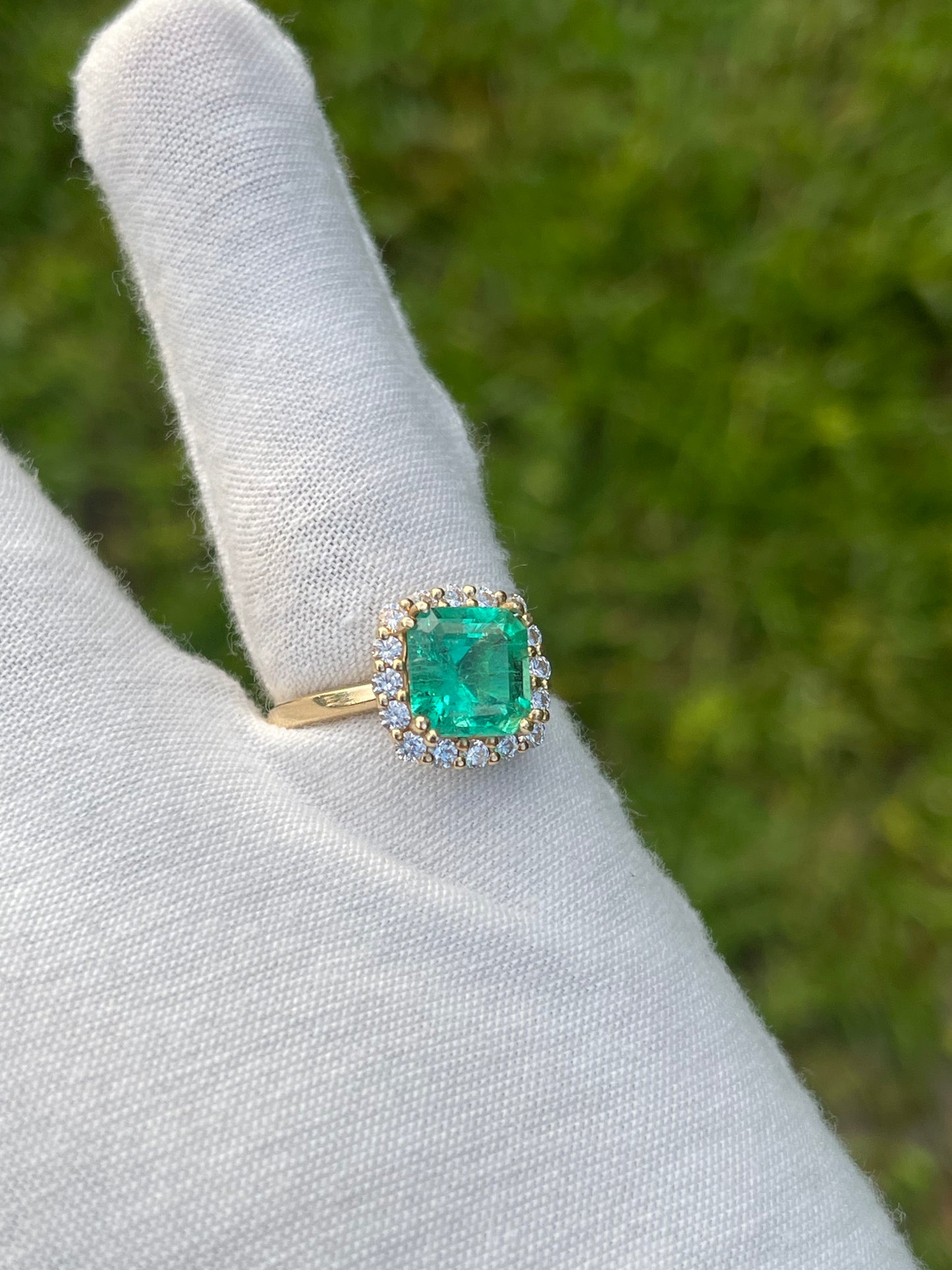 3.93 Carat Vivid Green Emerald & Diamond Halo 14k Gold Ring (Size 7.25)