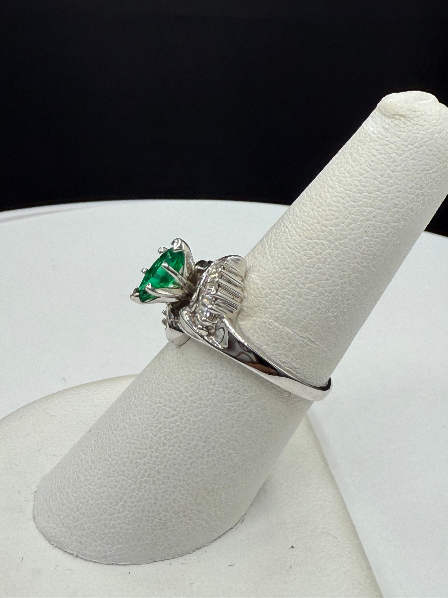 Elegant Natural Emerald & Diamond Ring 18k White Gold – Marquise Cut Emerald, Baguette Diamonds