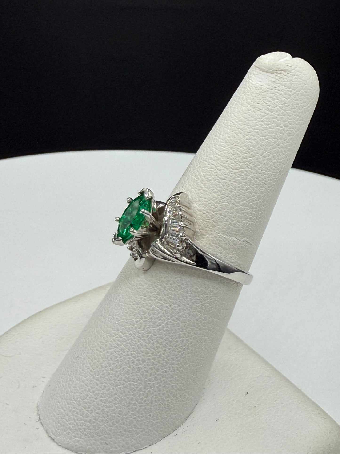 Elegant Natural Emerald & Diamond Ring 18k White Gold – Marquise Cut Emerald, Baguette Diamonds