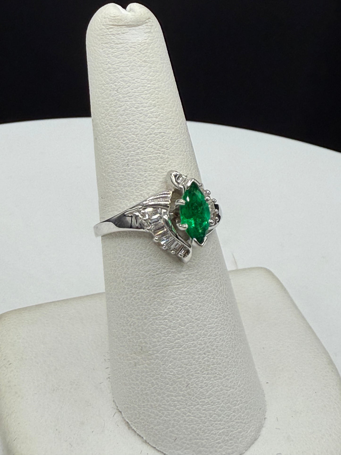 Elegant Natural Emerald & Diamond Ring 18k White Gold – Marquise Cut Emerald, Baguette Diamonds