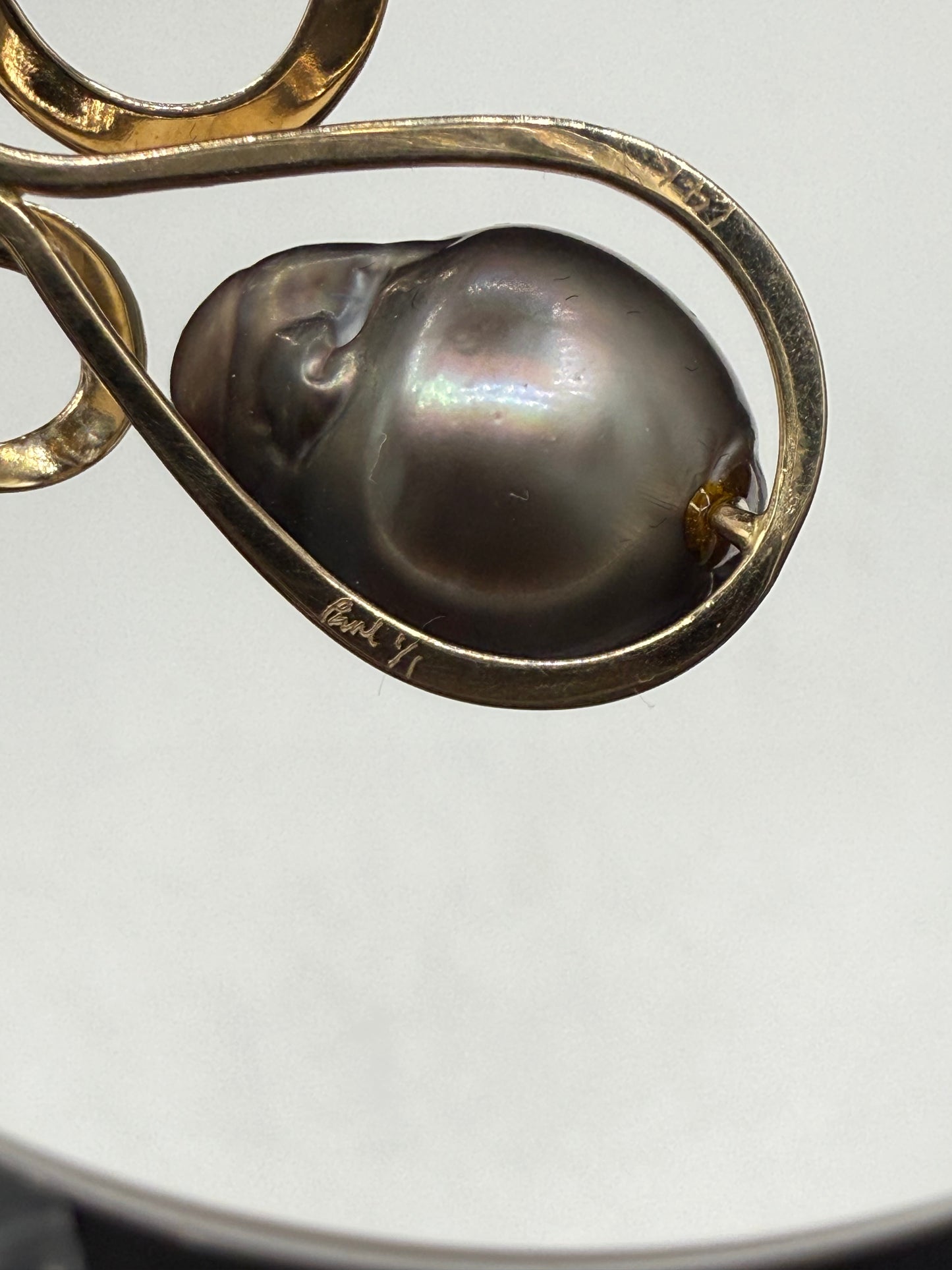 Vintage Natural Tahitian South Sea Pearl 14K Yellow Gold Designer Pendant