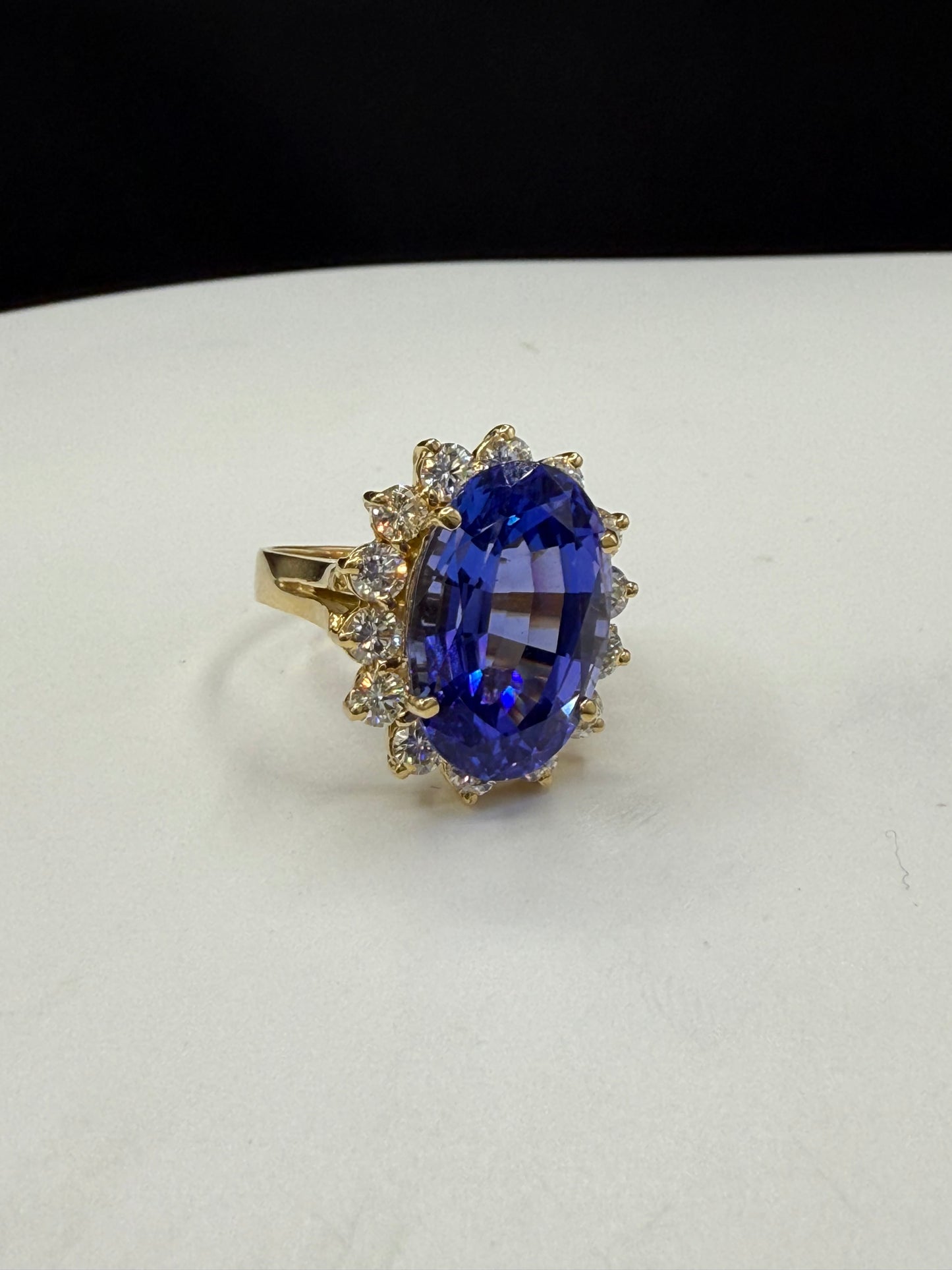 Natural AAA Tanzanite & Diamond 18k Yellow Gold Ring (Size 7)