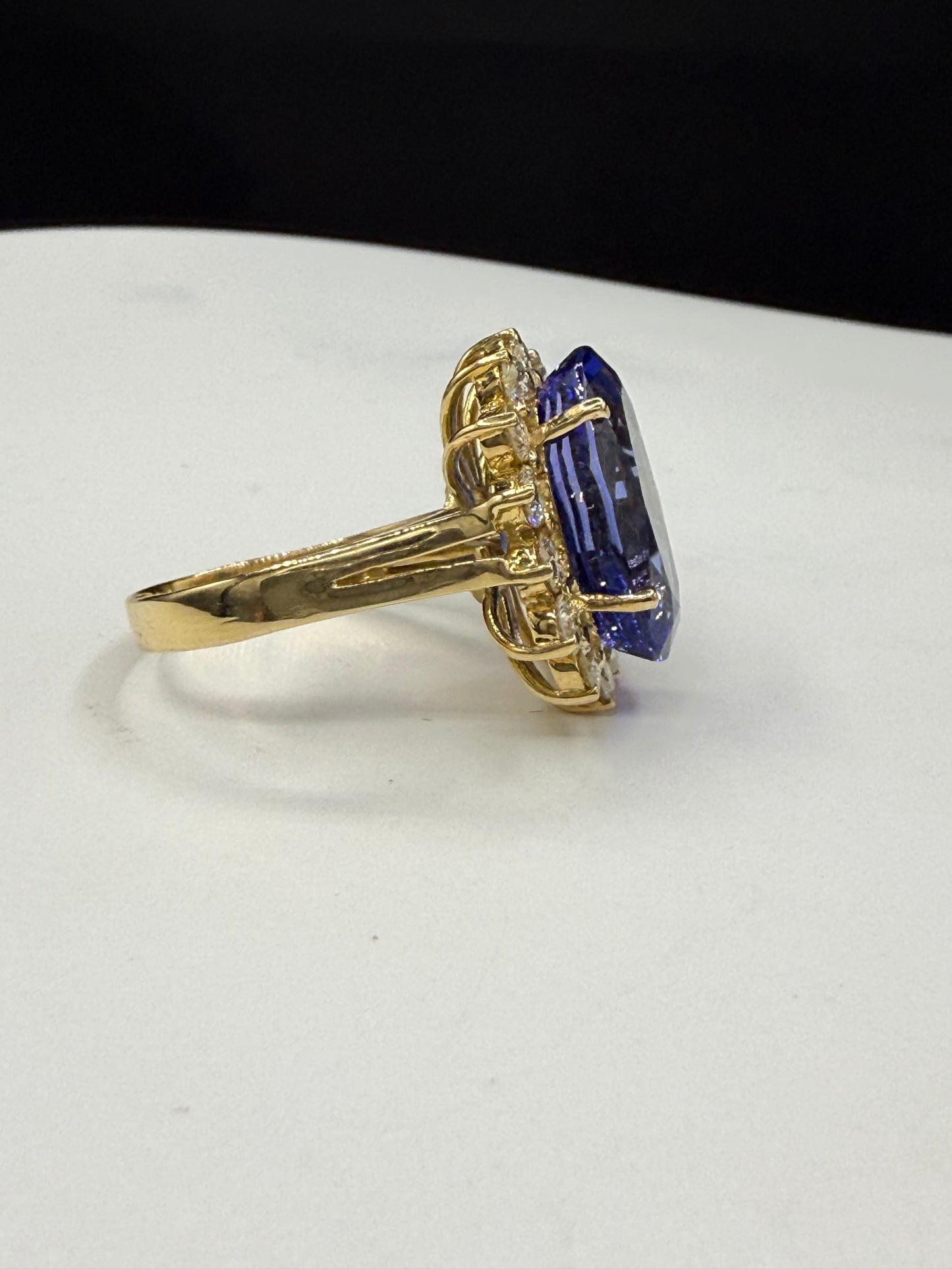 Natural AAA Tanzanite & Diamond 18k Yellow Gold Ring (Size 7)