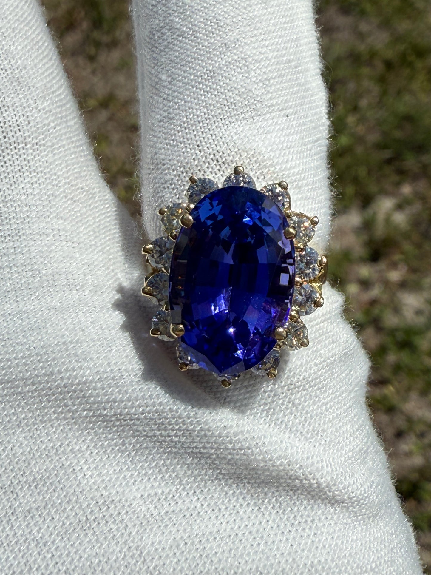 Natural AAA Tanzanite & Diamond 18k Yellow Gold Ring (Size 7)