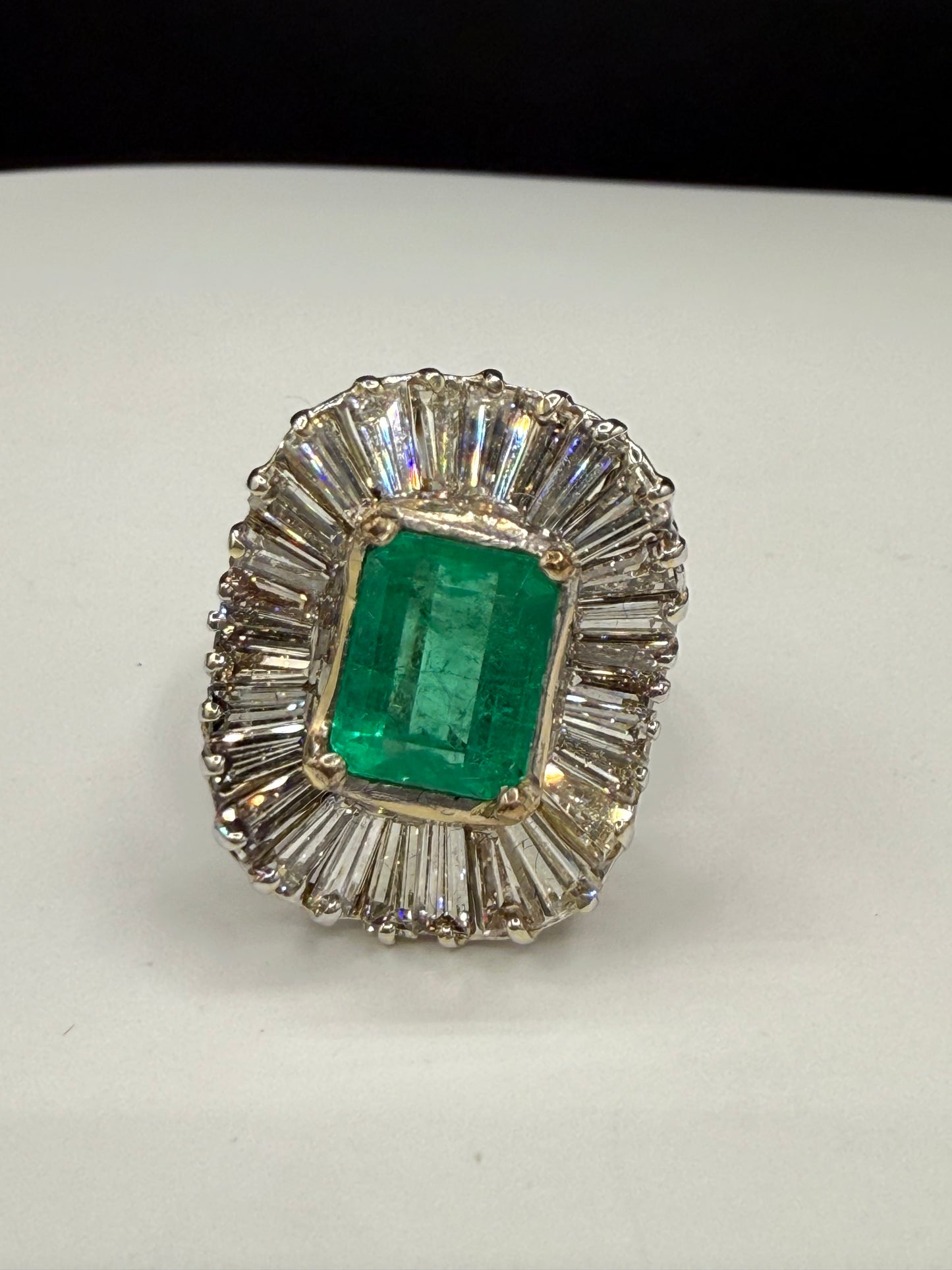 Exquisite Natural Emerald & Diamond 18k White Gold Ring (Size 5.5)