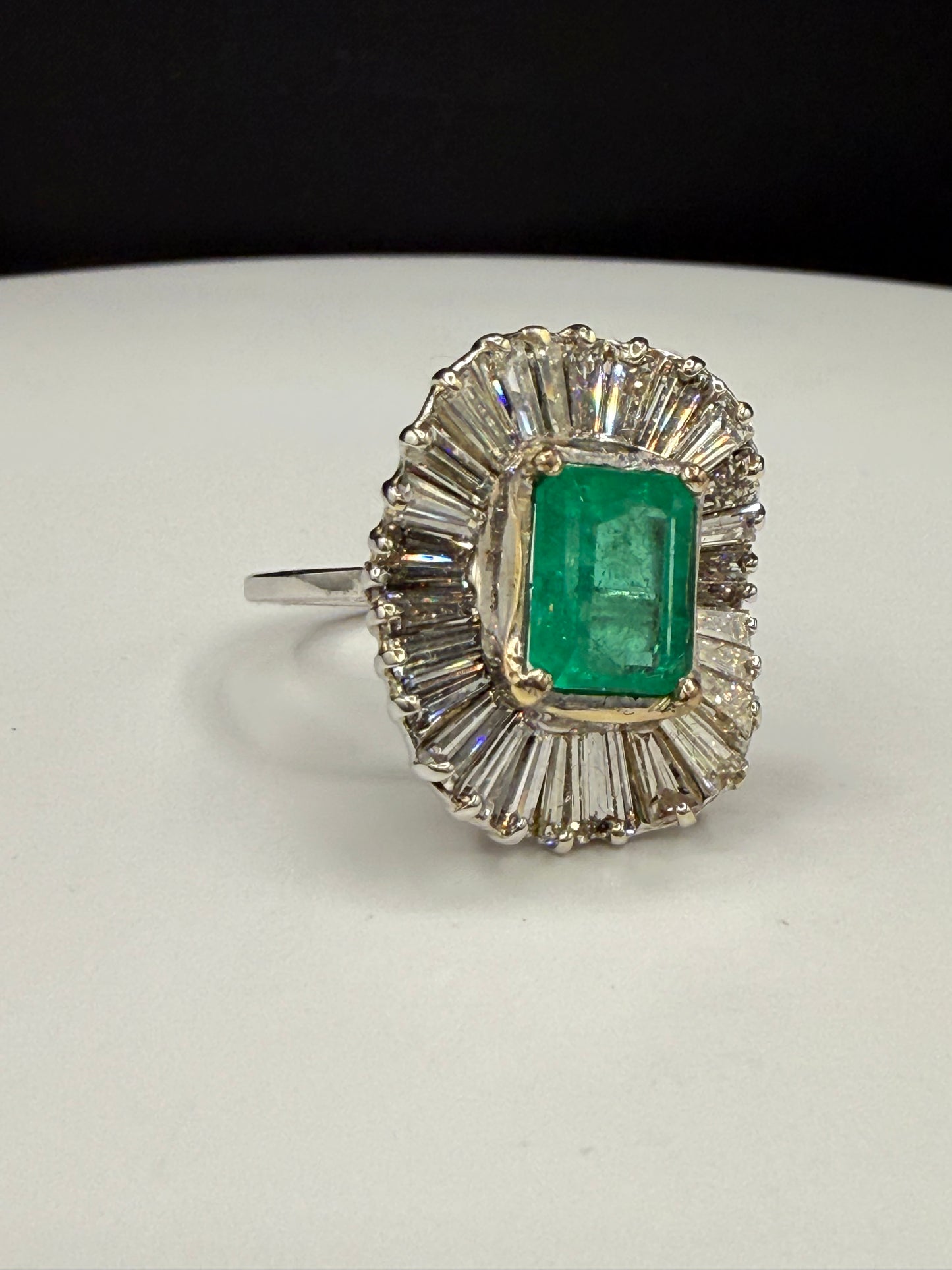 Exquisite Natural Emerald & Diamond 18k White Gold Ring (Size 5.5)