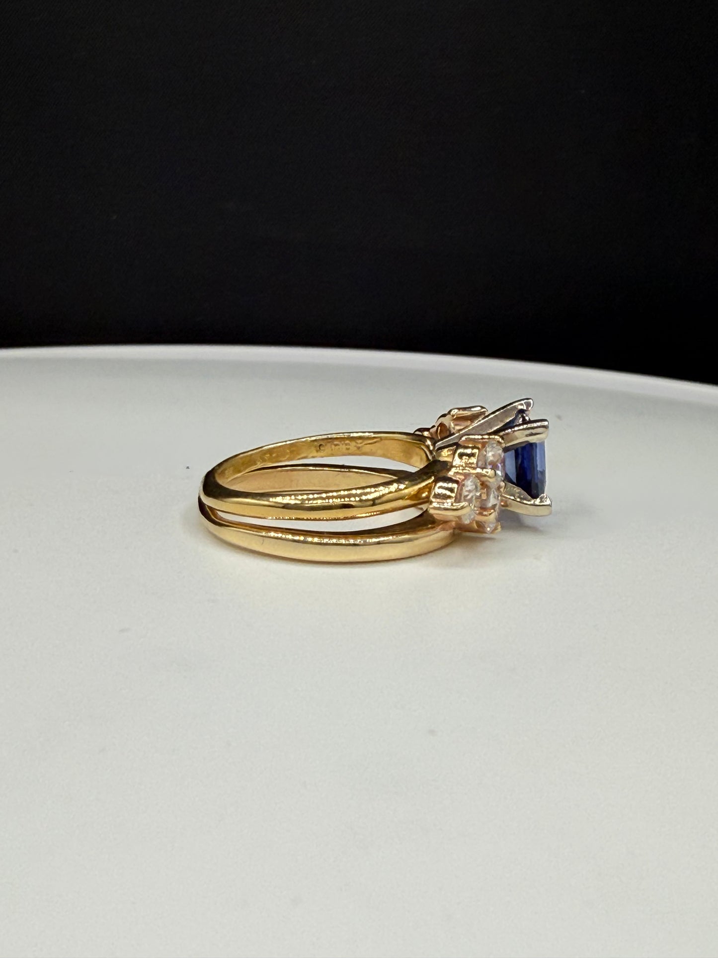 Fine Natural Sapphire & Diamond 18k Yellow Gold Ring | 1.35 Ct Sapphire | 0.90 Ct Diamonds (Size 5)