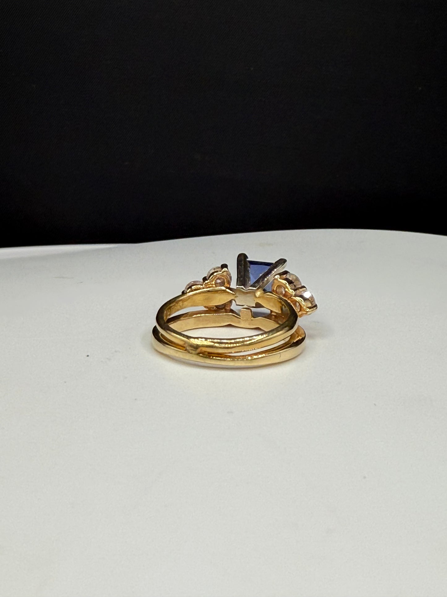Fine Natural Sapphire & Diamond 18k Yellow Gold Ring | 1.35 Ct Sapphire | 0.90 Ct Diamonds (Size 5)
