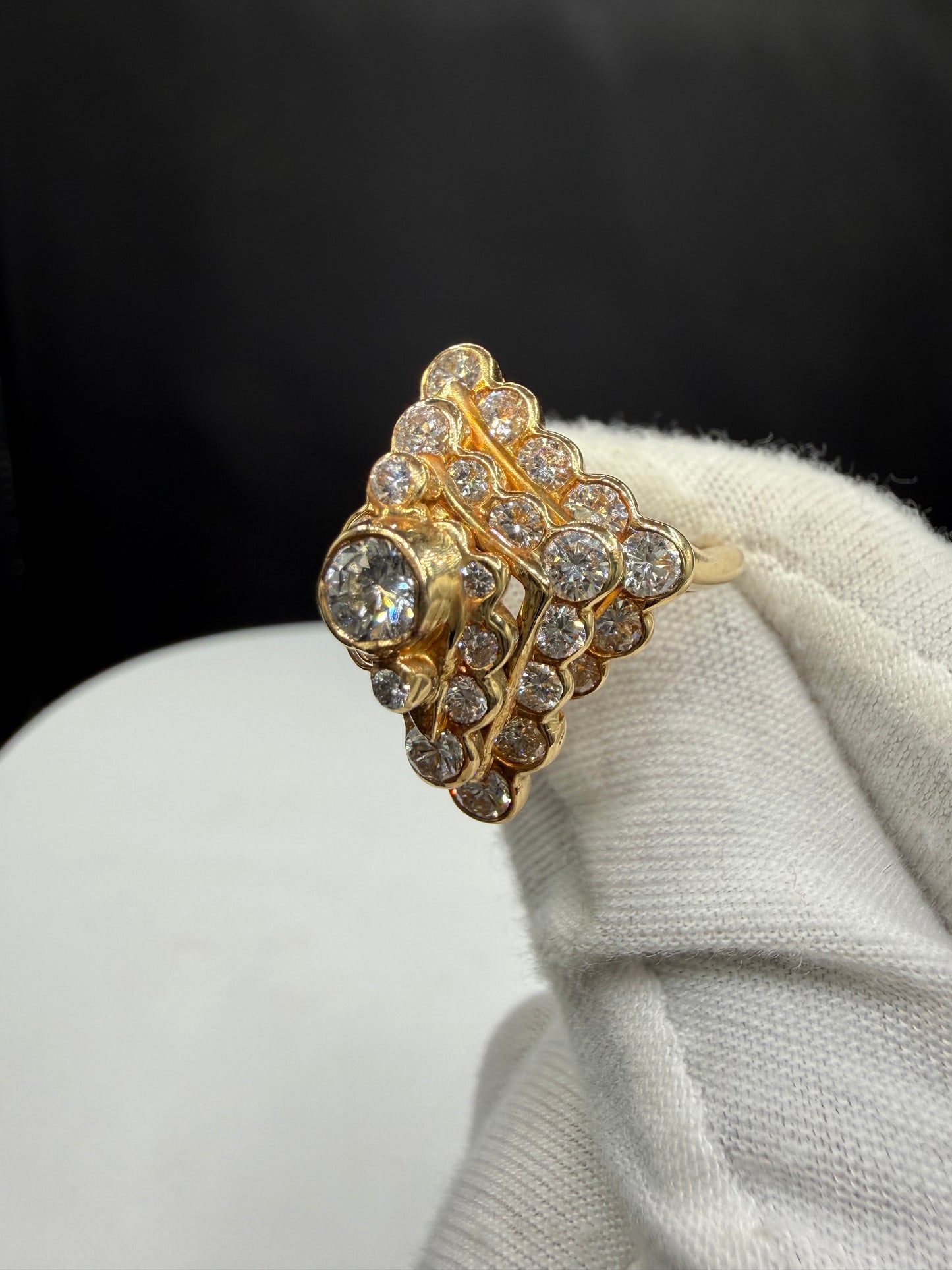 Exquisite 3.31 Carat Diamond Cluster Yellow Gold Cocktail Ring (Size 7.75)
