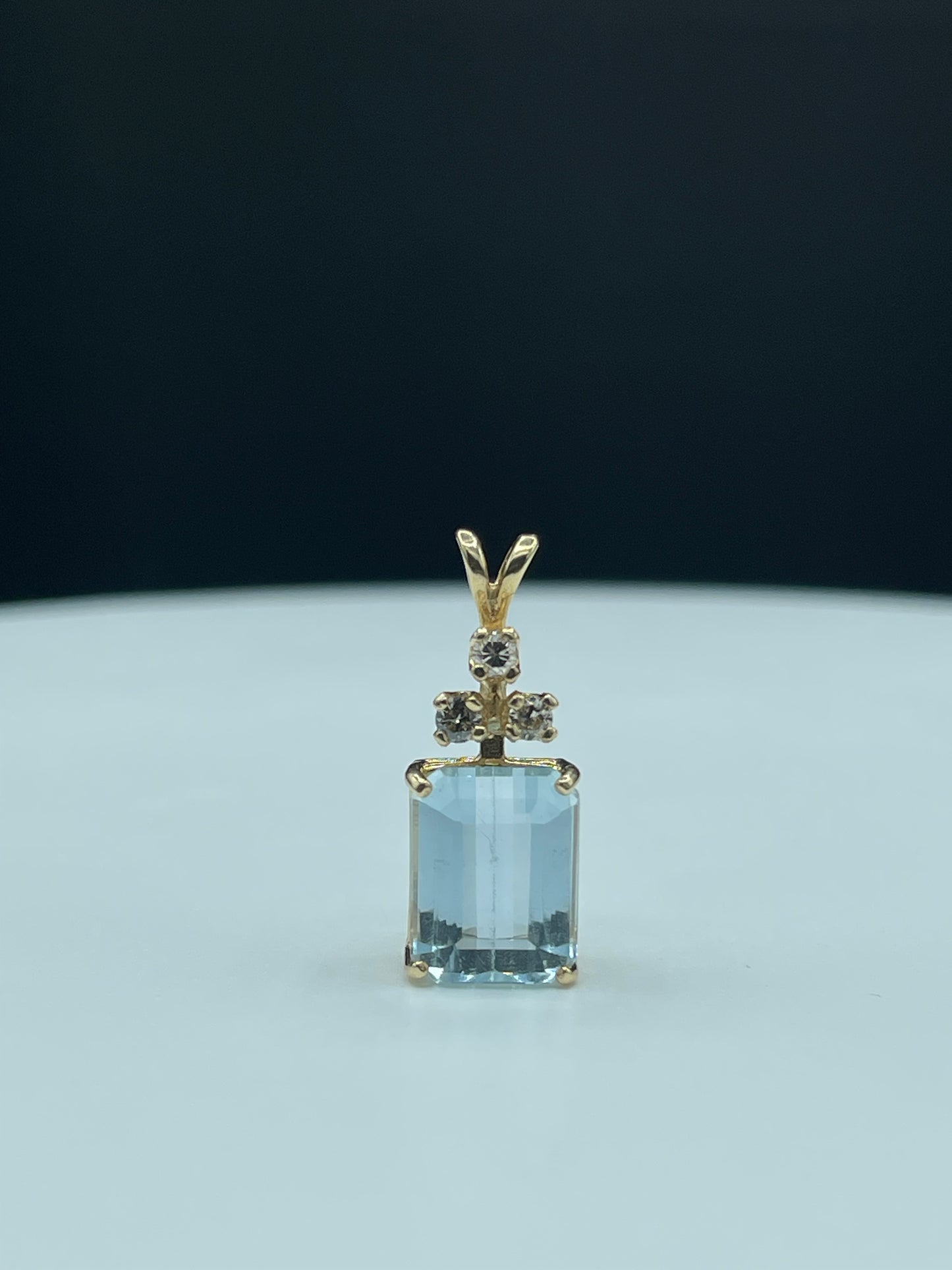 4.64 Carat Natural Aquamarine & Diamond 14k Yellow Gold Pendant