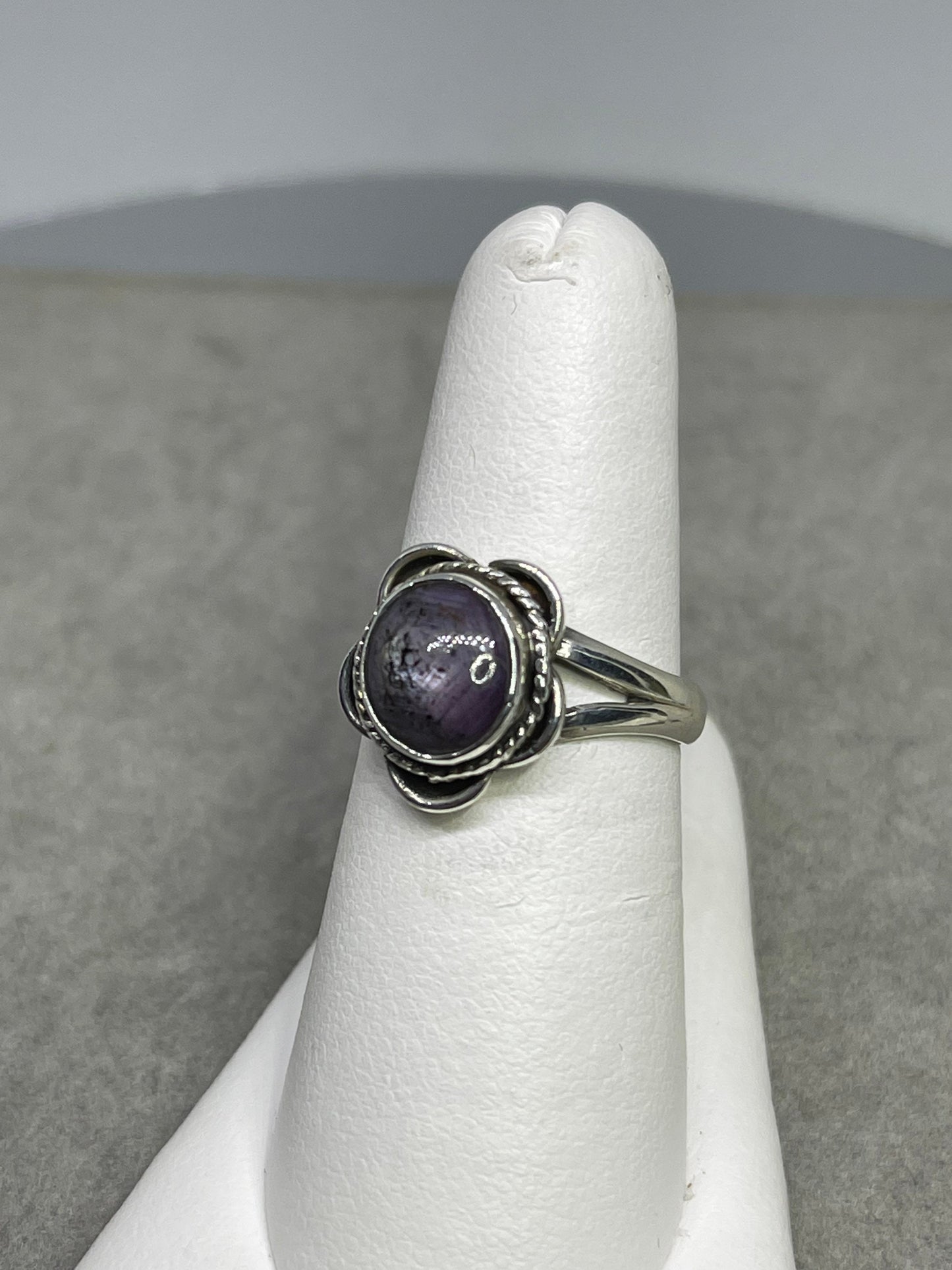 Natural Star Ruby Flower Bezel Sterling Silver Ring (Size 7)