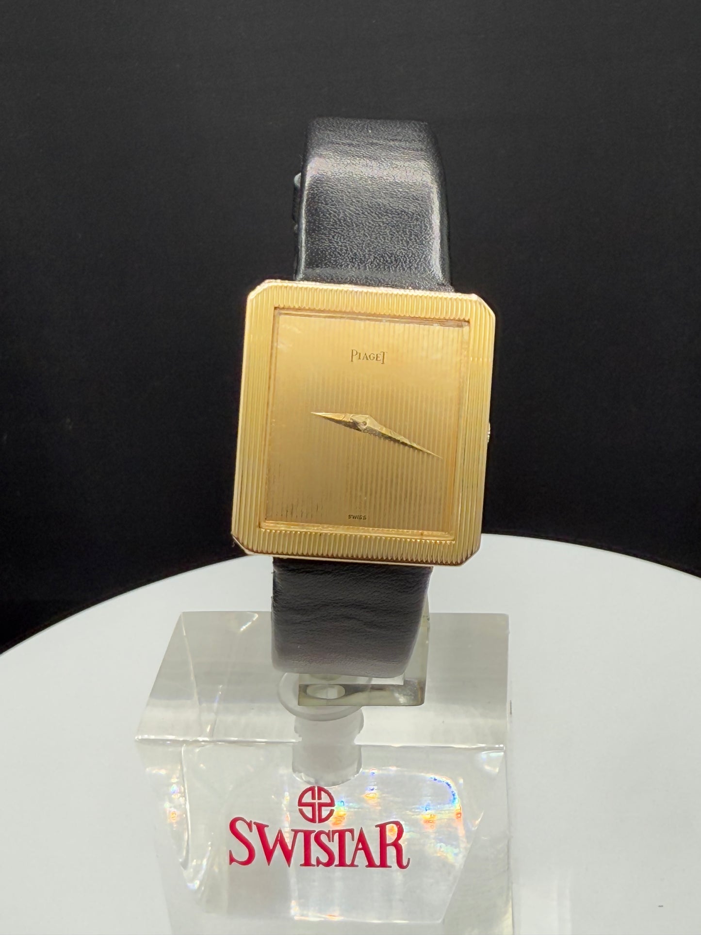 Piaget Protocole 9154 18k Yellow Gold 25mm x 28mm Pinstripe Dial