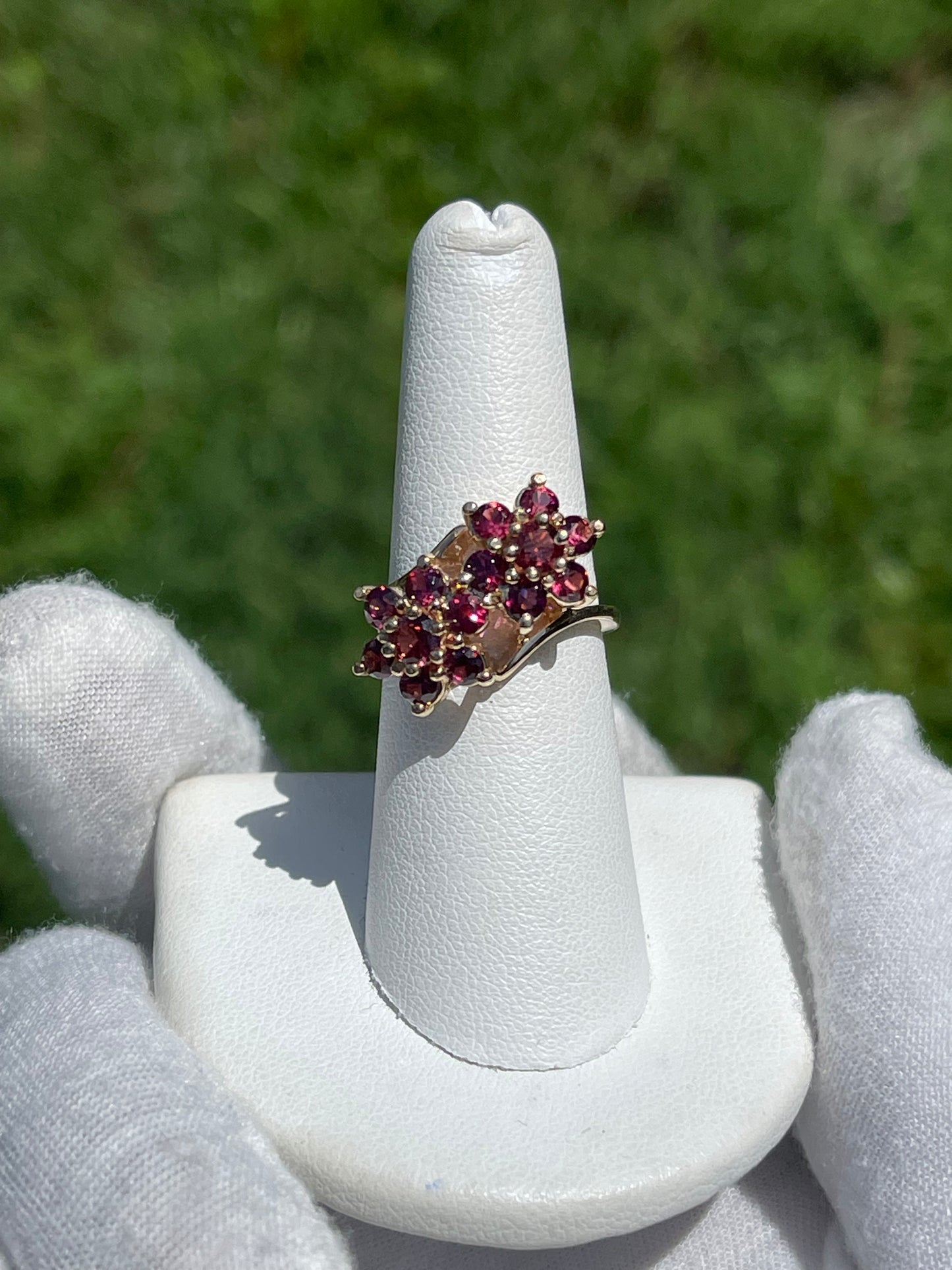 Natural Rhodolite Garnet 14k Yellow Gold Flower Cocktail Ring (Size 6.5)