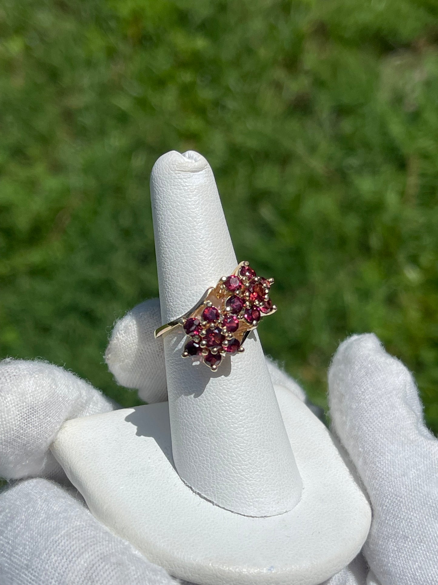 Natural Rhodolite Garnet 14k Yellow Gold Flower Cocktail Ring (Size 6.5)