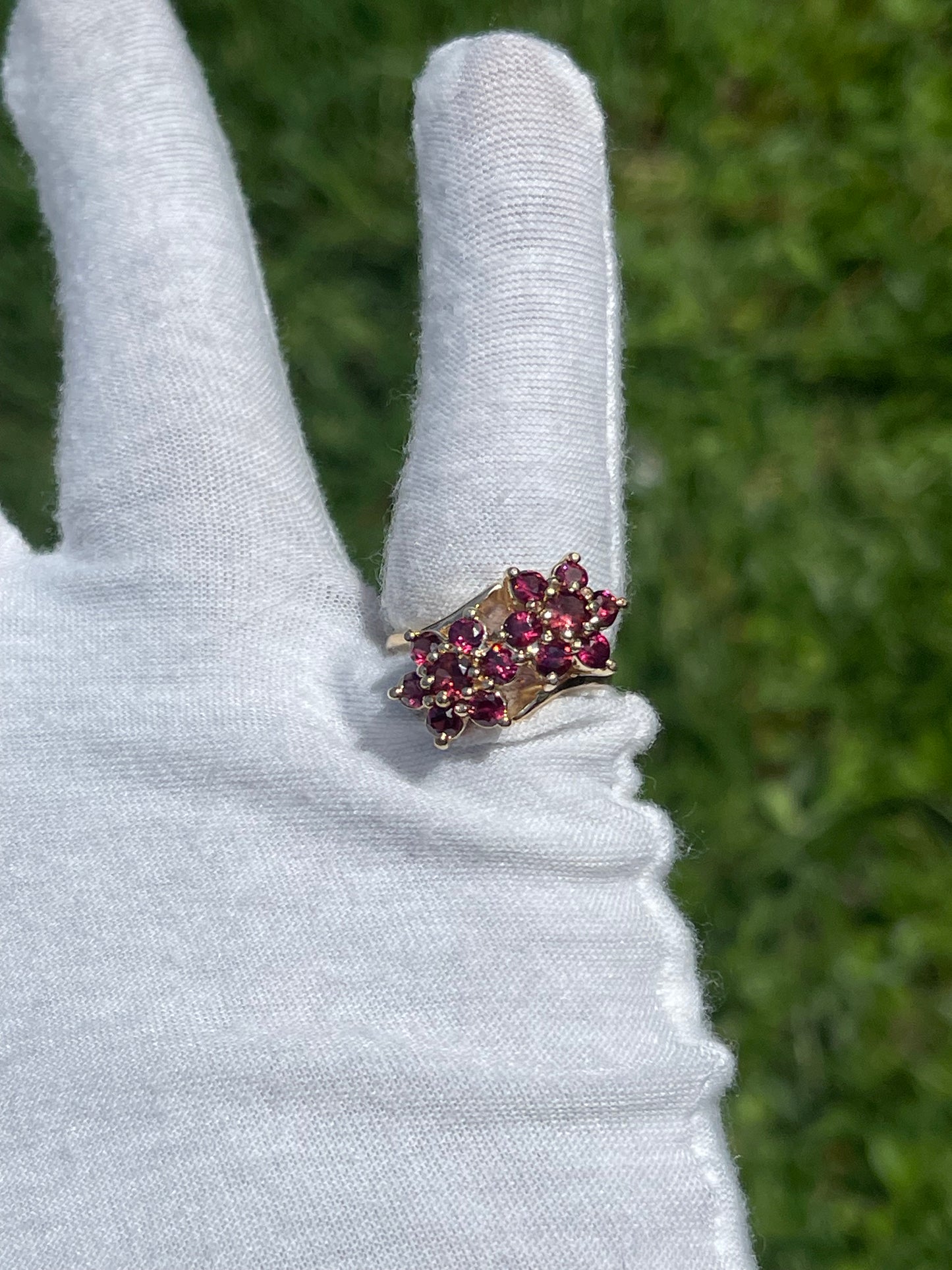 Natural Rhodolite Garnet 14k Yellow Gold Flower Cocktail Ring (Size 6.5)