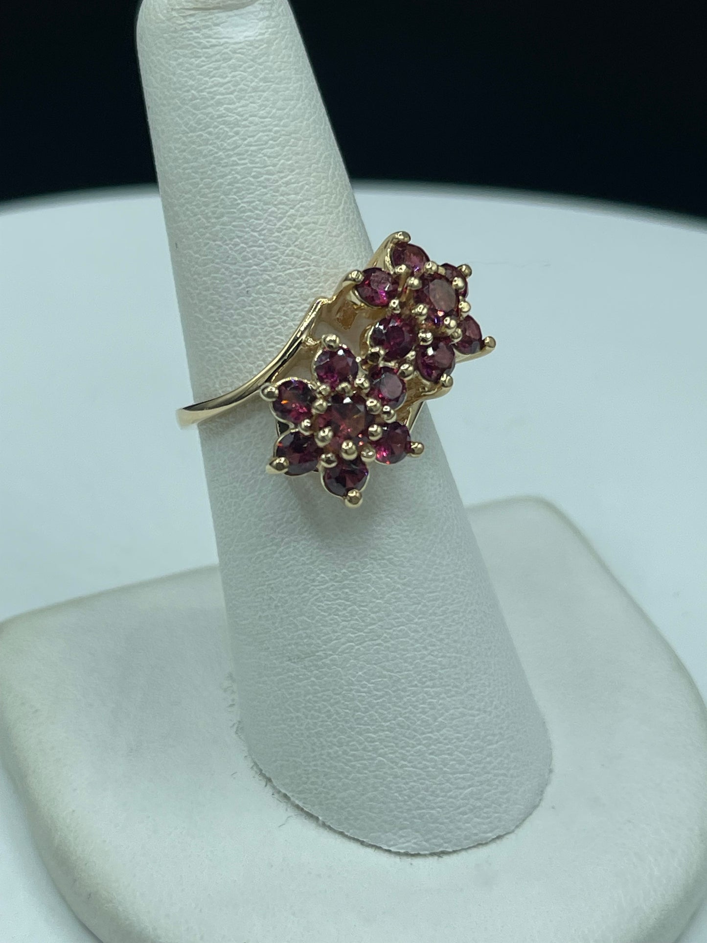 Natural Rhodolite Garnet 14k Yellow Gold Flower Cocktail Ring (Size 6.5)