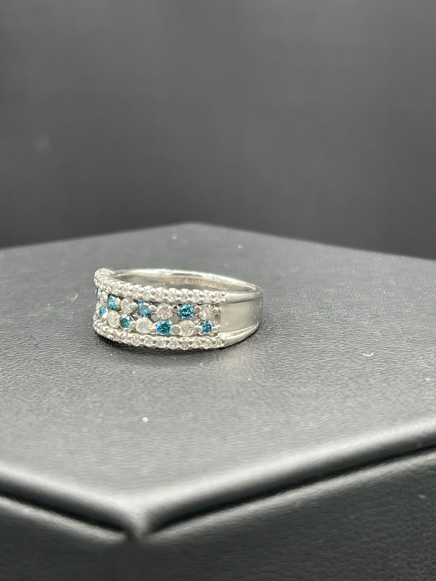 0.95 Natural Blue & White Diamond Platinum Wedding Band Ring (Size 8)