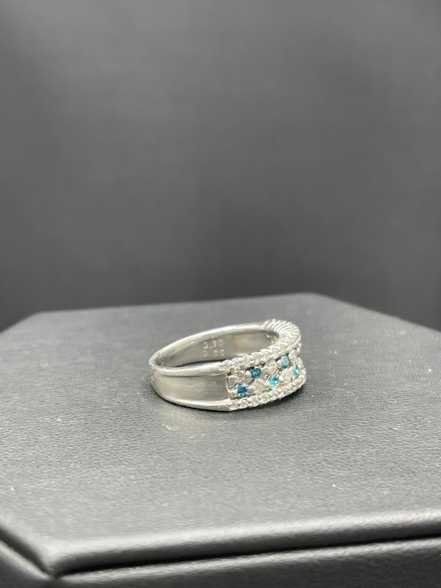 0.95 Natural Blue & White Diamond Platinum Wedding Band Ring (Size 8)