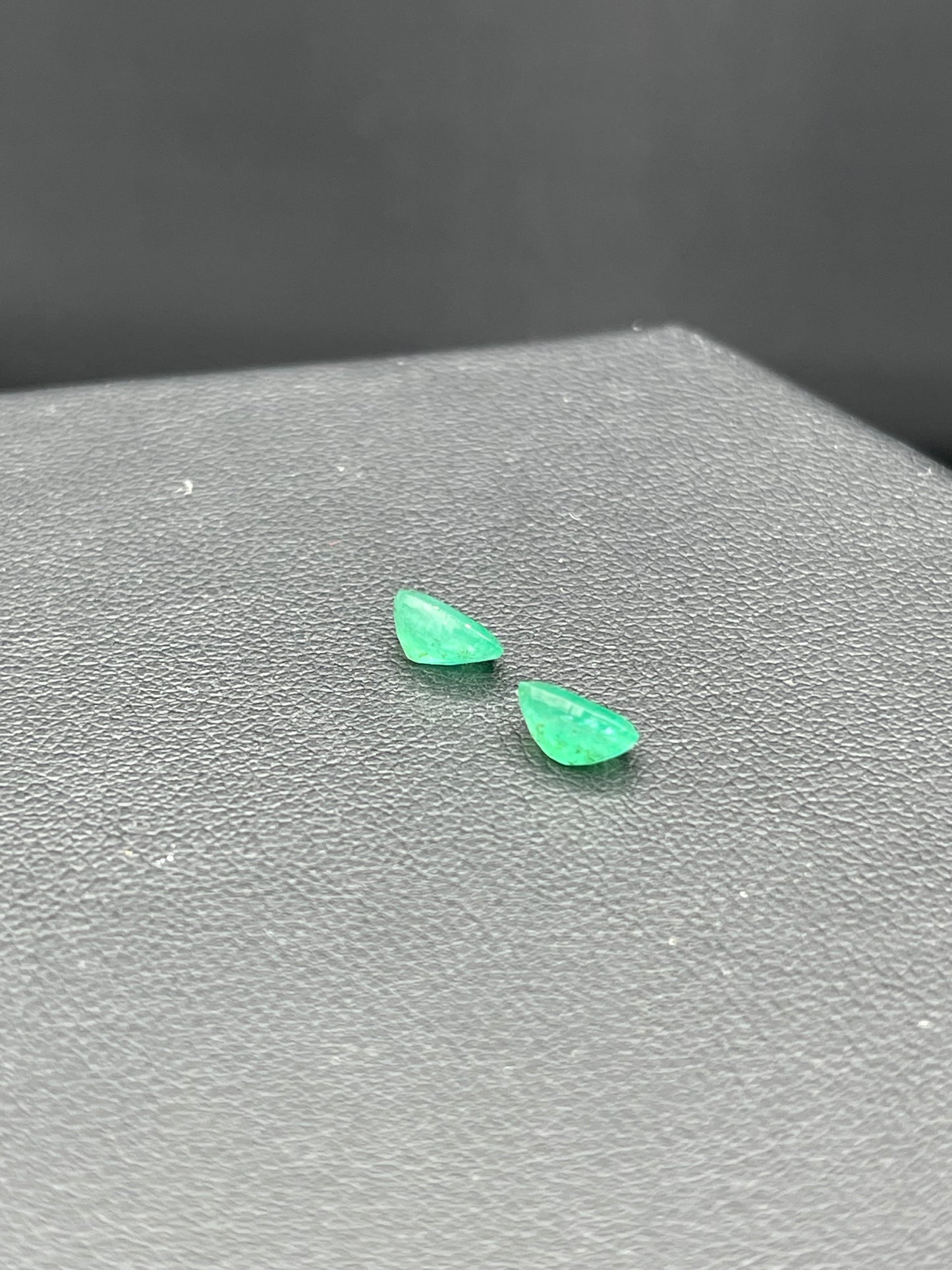 1.41 Carat Natural Brazilian Emerald Oval Cut Loose Gemstones (6.8 x 4.8 x 3.3 MM)