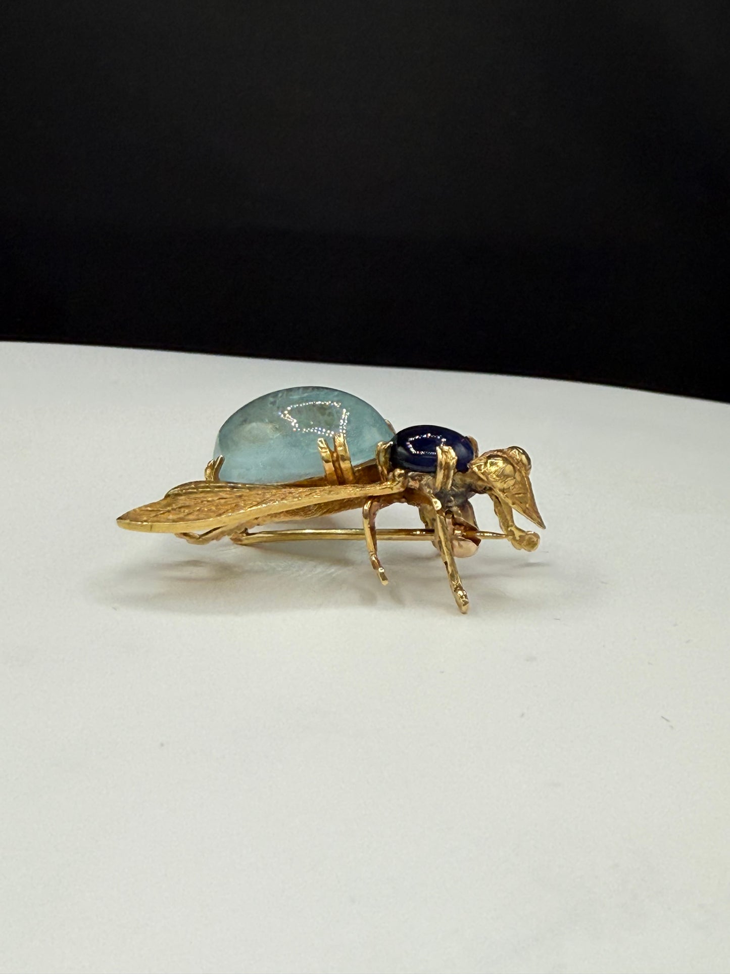 Vintage Natural Aquamarine & Sapphire 18k Yellow Gold Bumble Bee Brooch