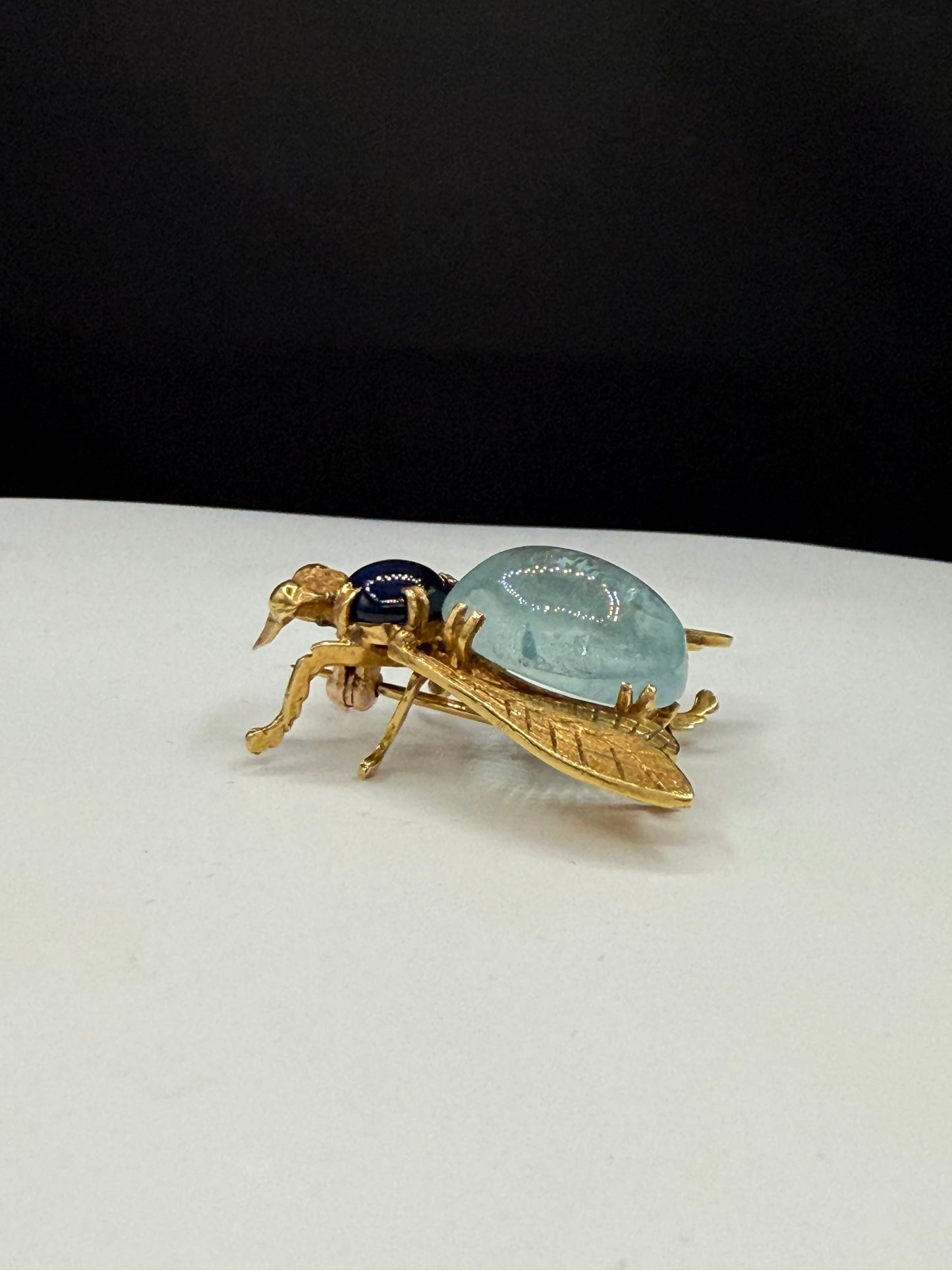 Vintage Natural Aquamarine & Sapphire 18k Yellow Gold Bumble Bee Brooch