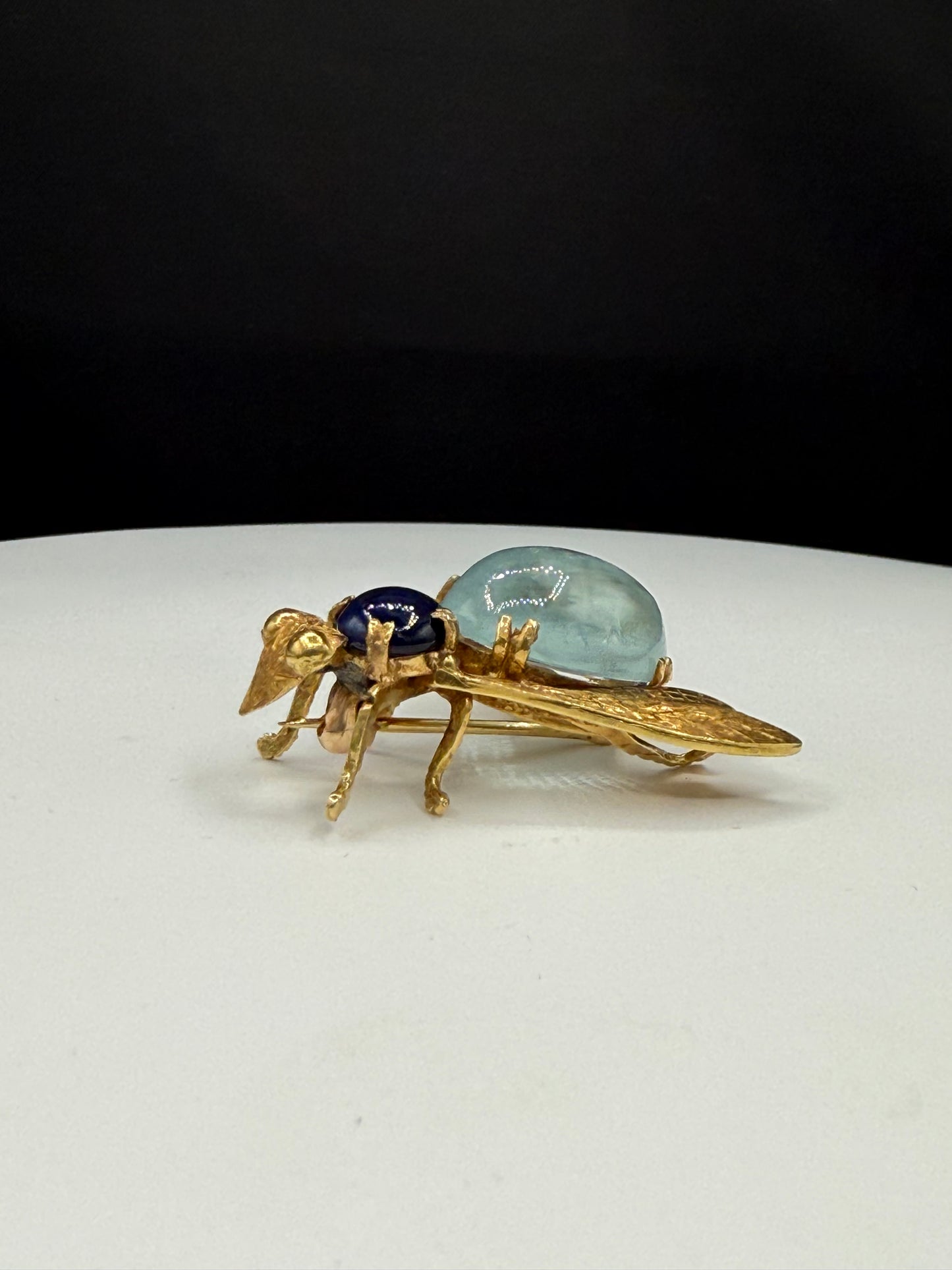 Vintage Natural Aquamarine & Sapphire 18k Yellow Gold Bumble Bee Brooch
