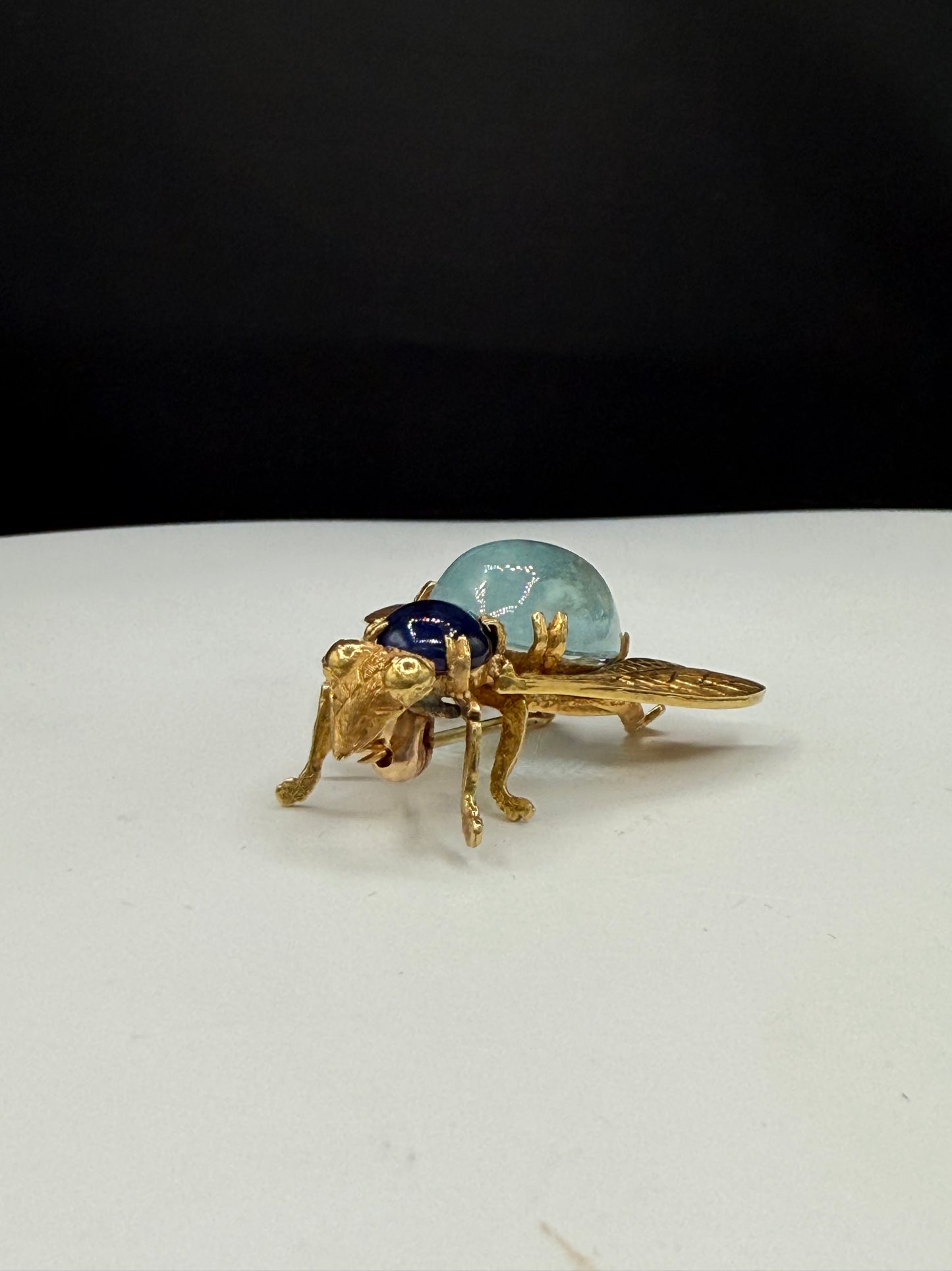 Vintage Natural Aquamarine & Sapphire 18k Yellow Gold Bumble Bee Brooch