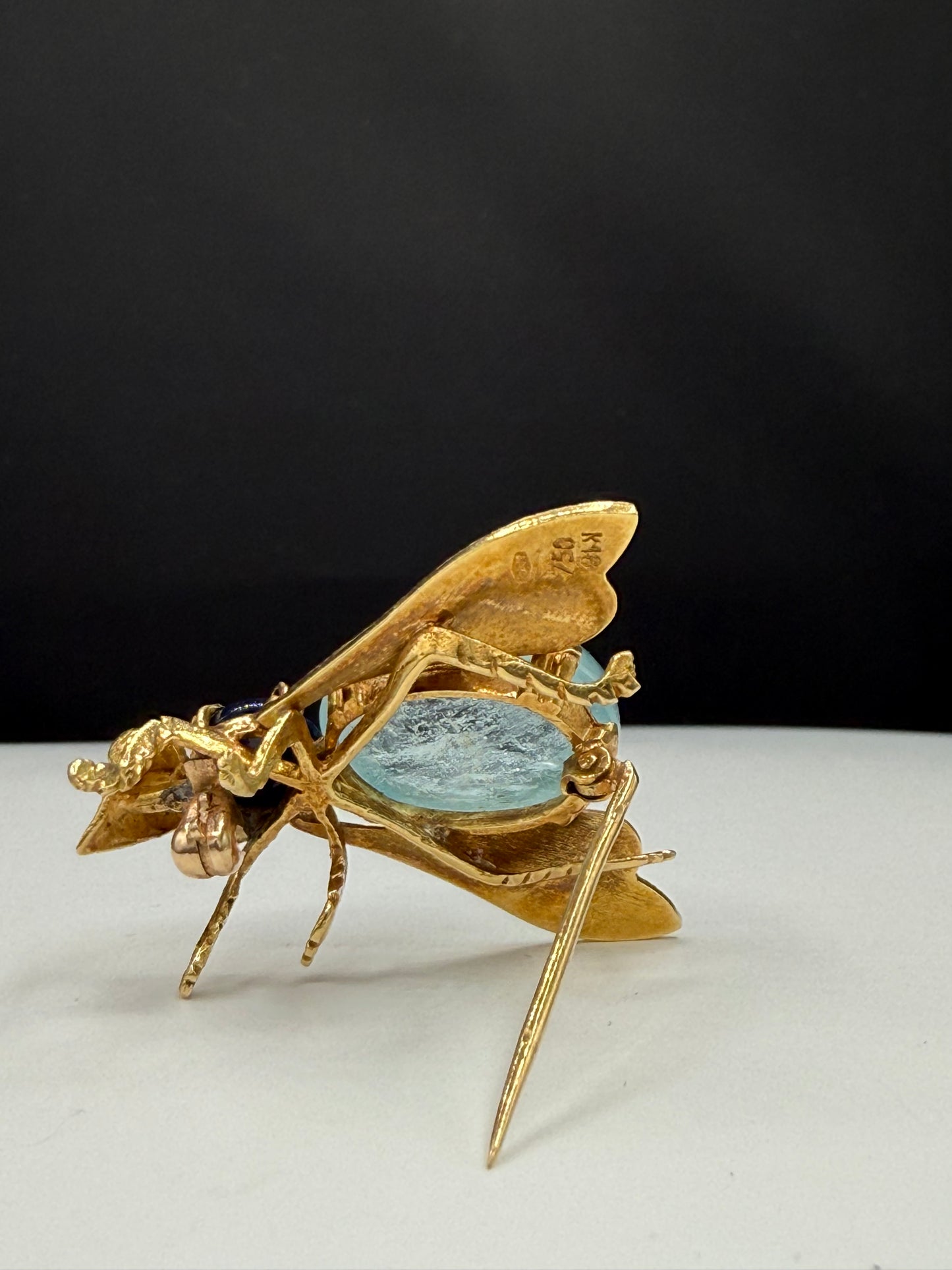 Vintage Natural Aquamarine & Sapphire 18k Yellow Gold Bumble Bee Brooch