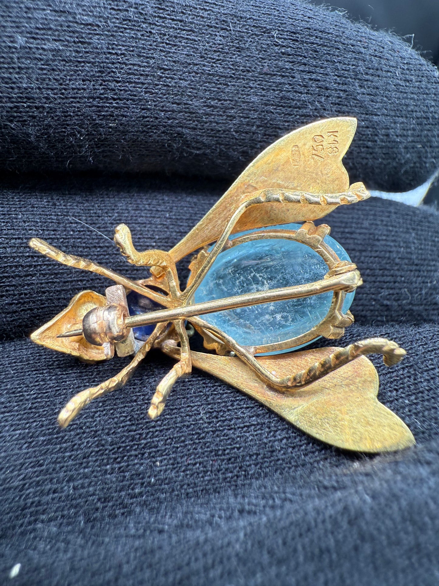 Vintage Natural Aquamarine & Sapphire 18k Yellow Gold Bumble Bee Brooch