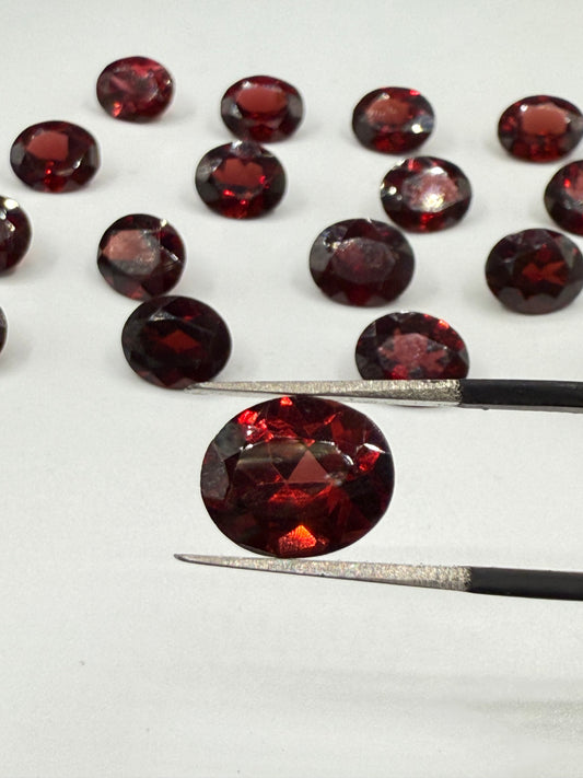 Natural Garnet Gemstones 11x9mm Oval Cut