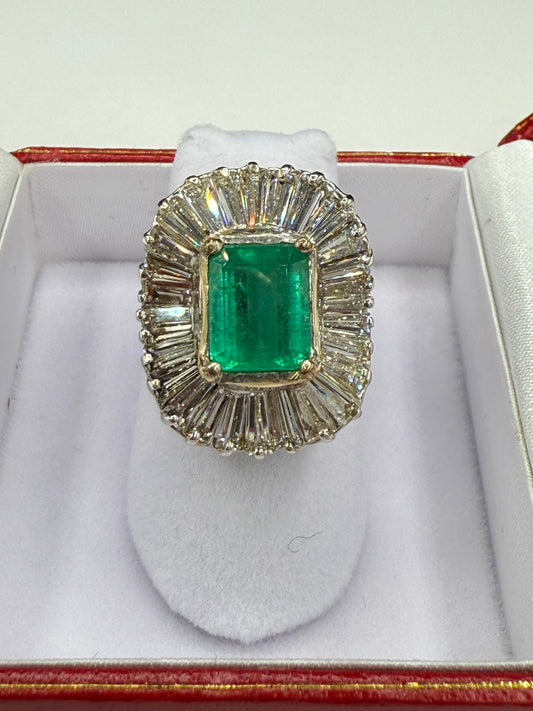 Exquisite Natural Emerald & Diamond 18k White Gold Ring (Size 5.5)