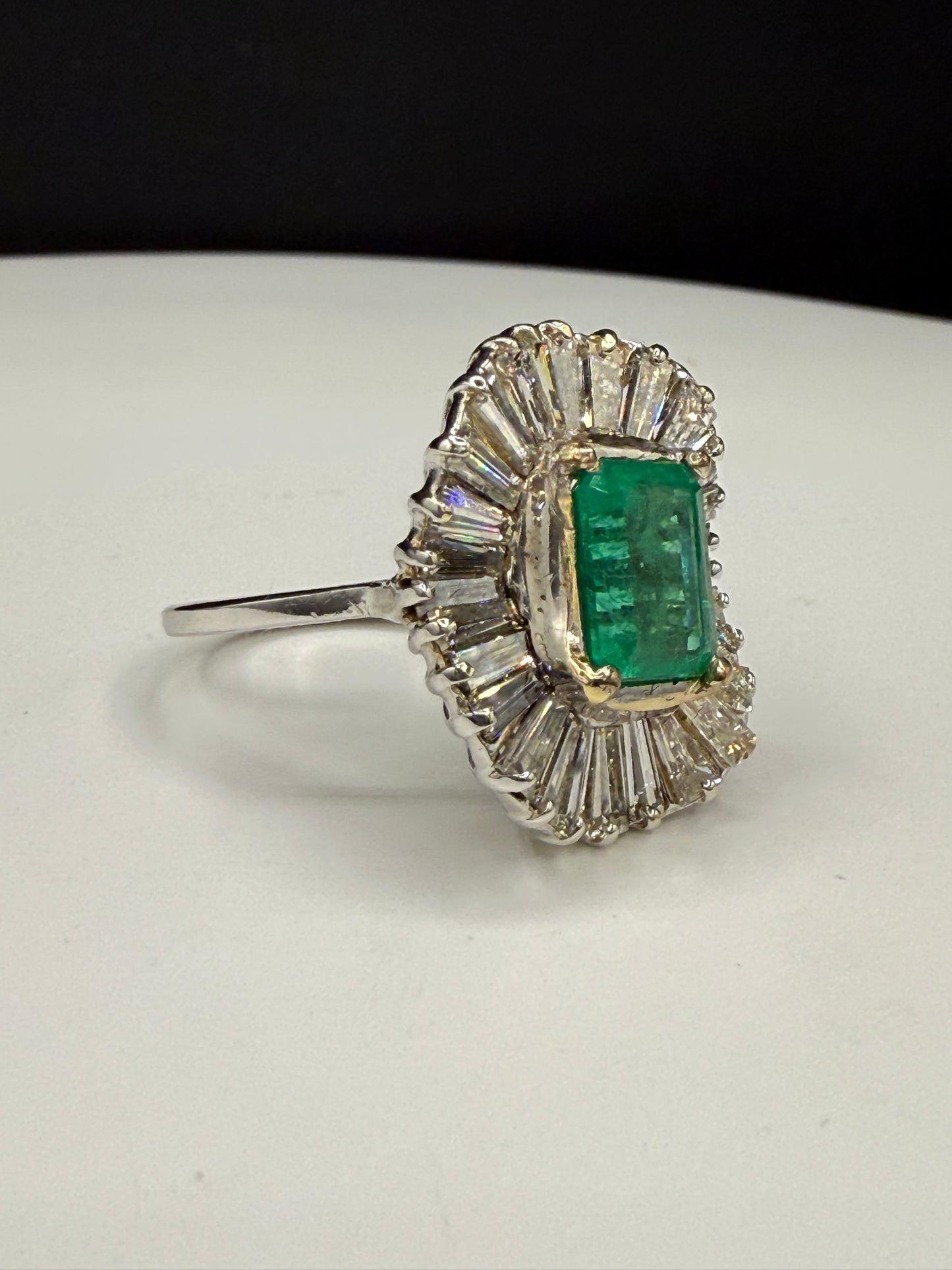 Exquisite Natural Emerald & Diamond 18k White Gold Ring (Size 5.5)