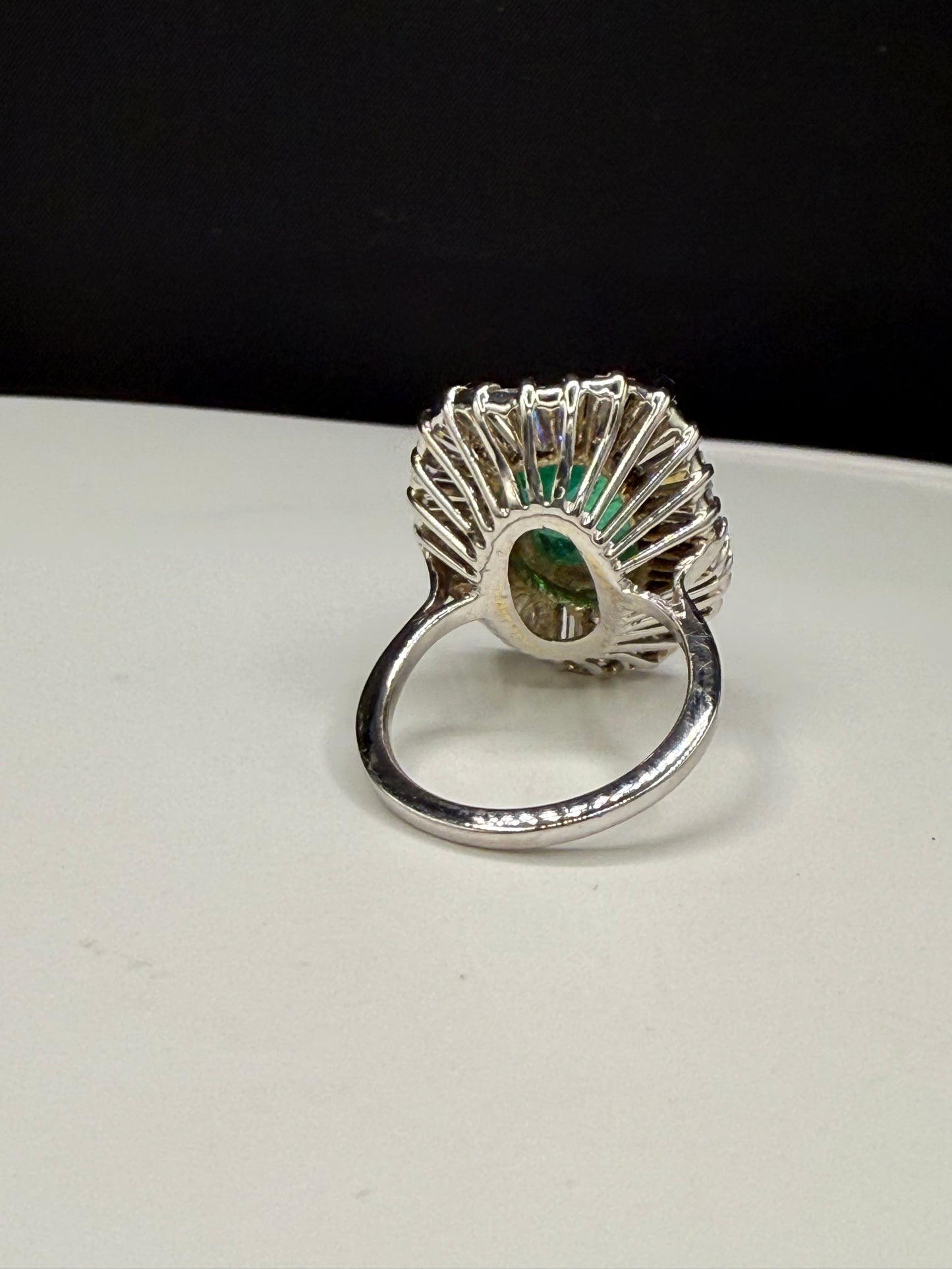 Exquisite Natural Emerald & Diamond 18k White Gold Ring (Size 5.5)
