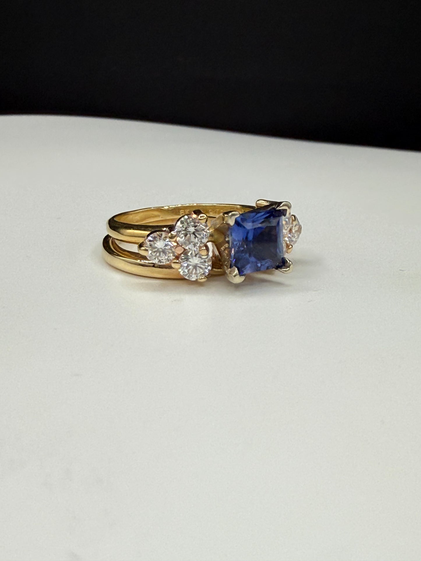 Fine Natural Sapphire & Diamond 18k Yellow Gold Ring | 1.35 Ct Sapphire | 0.90 Ct Diamonds (Size 5)