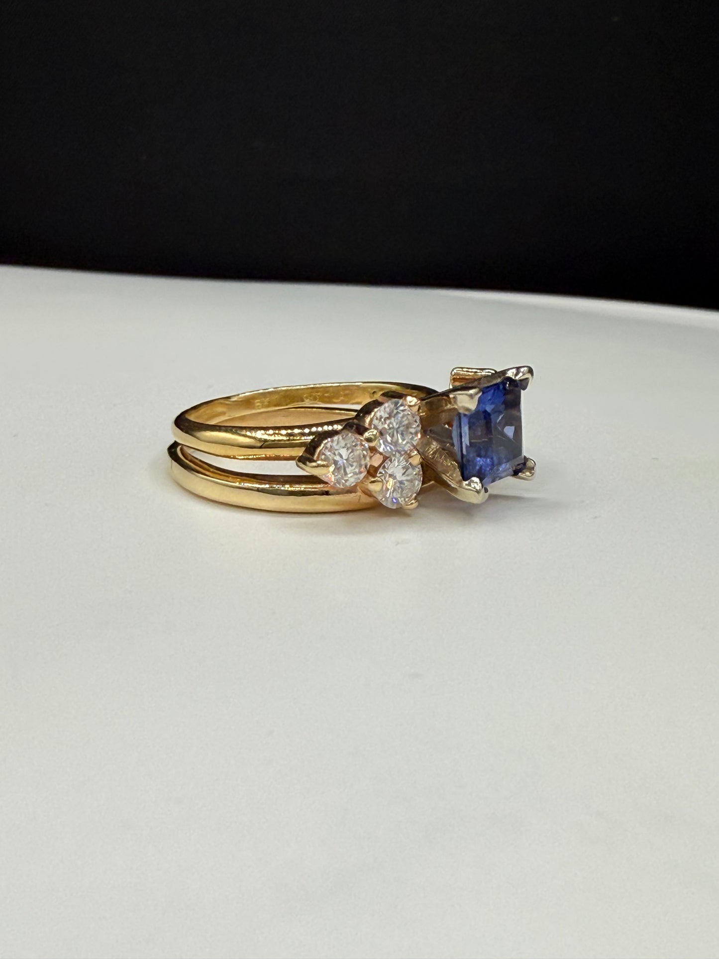 Fine Natural Sapphire & Diamond 18k Yellow Gold Ring | 1.35 Ct Sapphire | 0.90 Ct Diamonds (Size 5)
