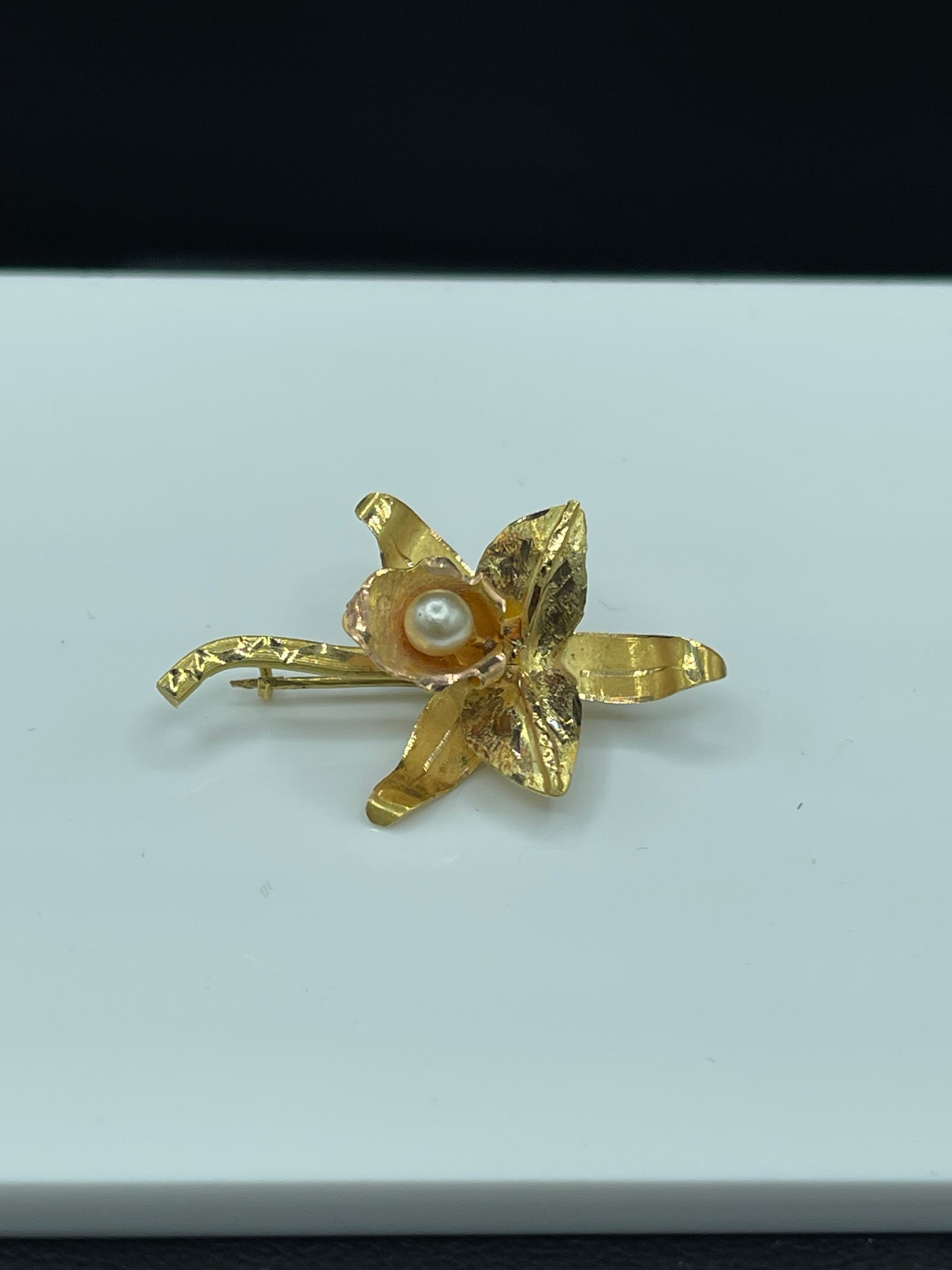 Vintage Solid 18k Yellow Gold Freshwater Pearl Flower Brooch Pin
