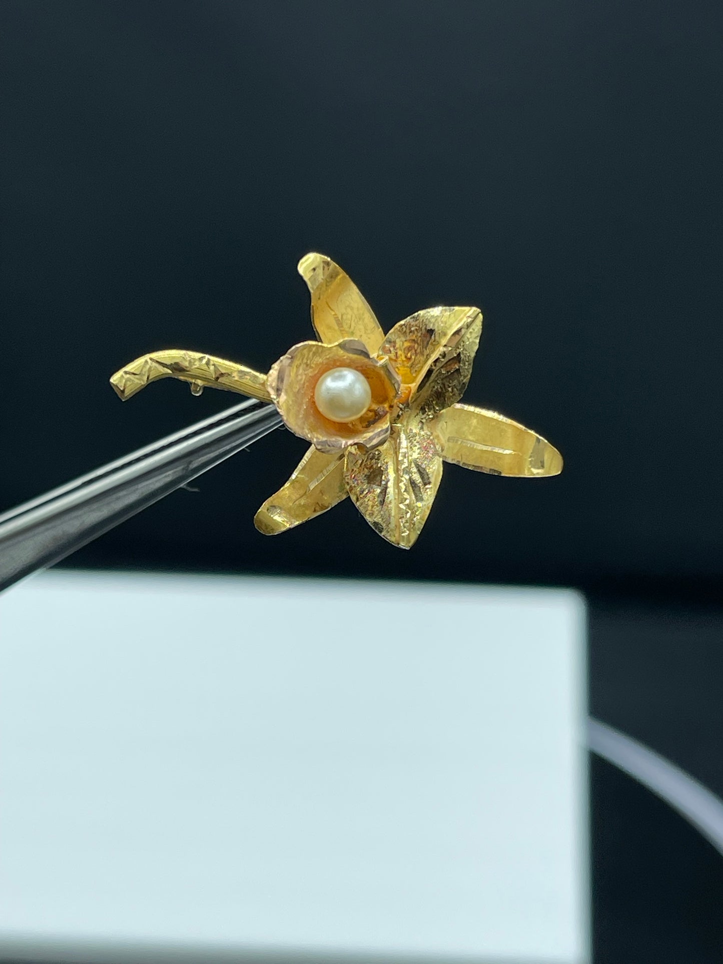 Vintage Solid 18k Yellow Gold Freshwater Pearl Flower Brooch Pin