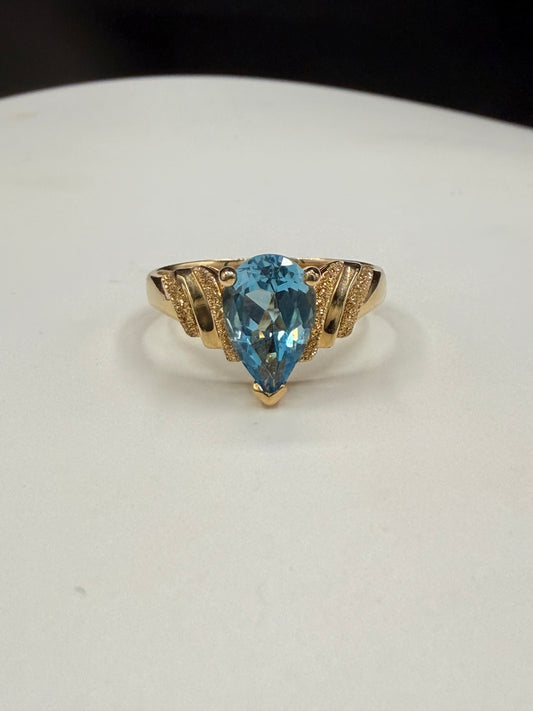 Vintage Natural Deep Blue Aquamarine Pear Cut 14K Yellow Gold Ring (Size 6)