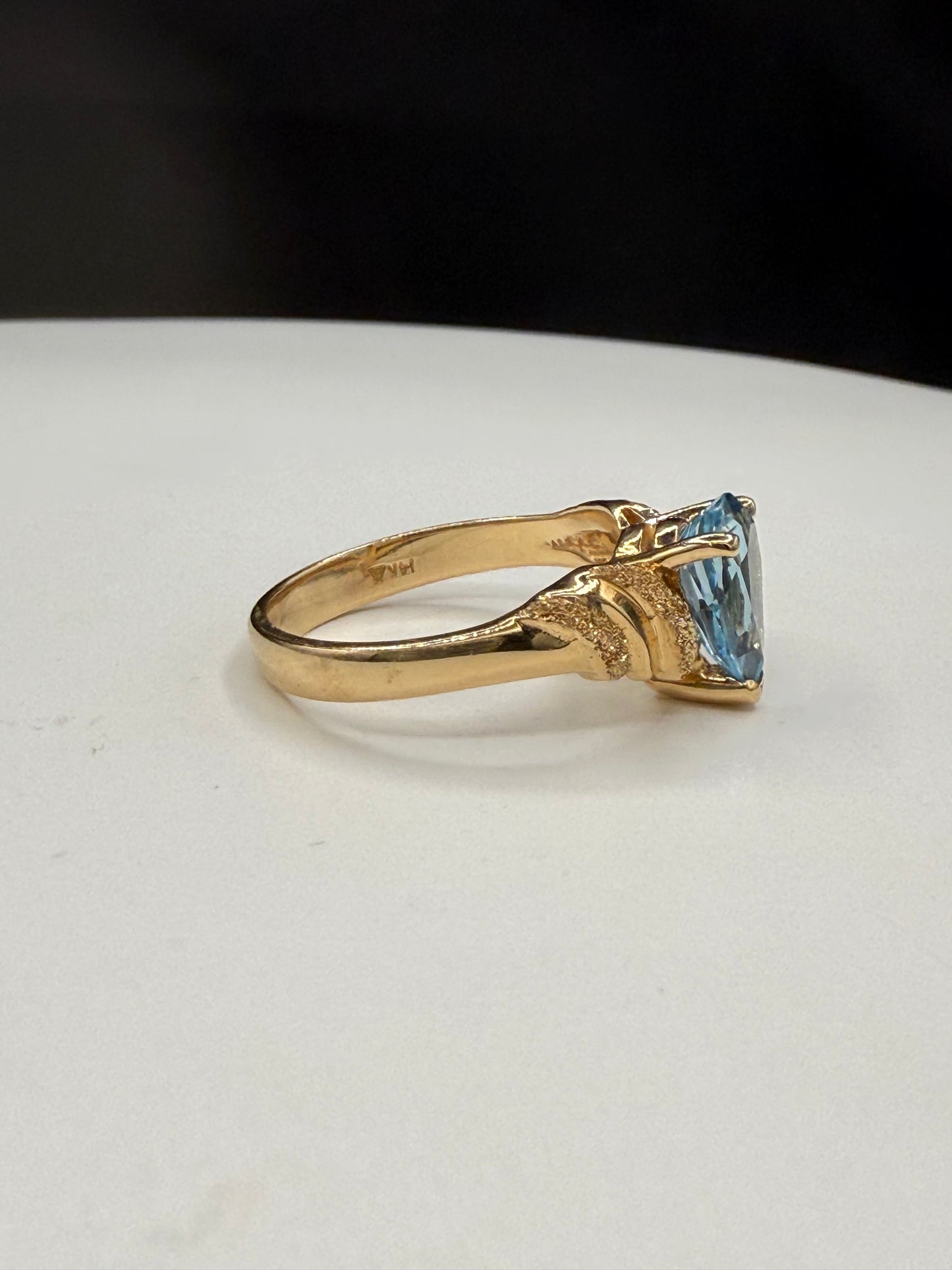 Vintage Natural Deep Blue Aquamarine Pear Cut 14K Yellow Gold Ring (Size 6)