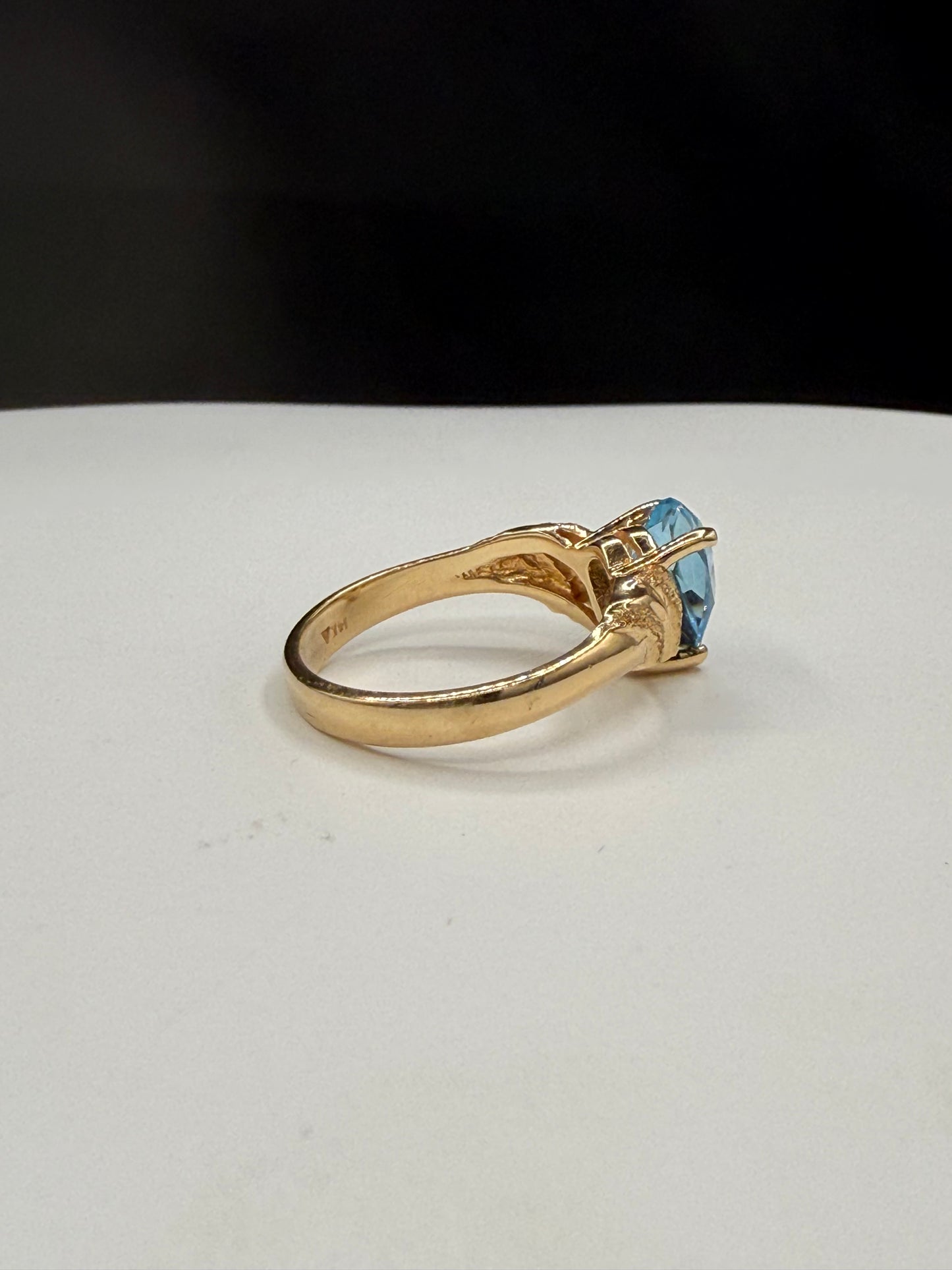 Vintage Natural Deep Blue Aquamarine Pear Cut 14K Yellow Gold Ring (Size 6)