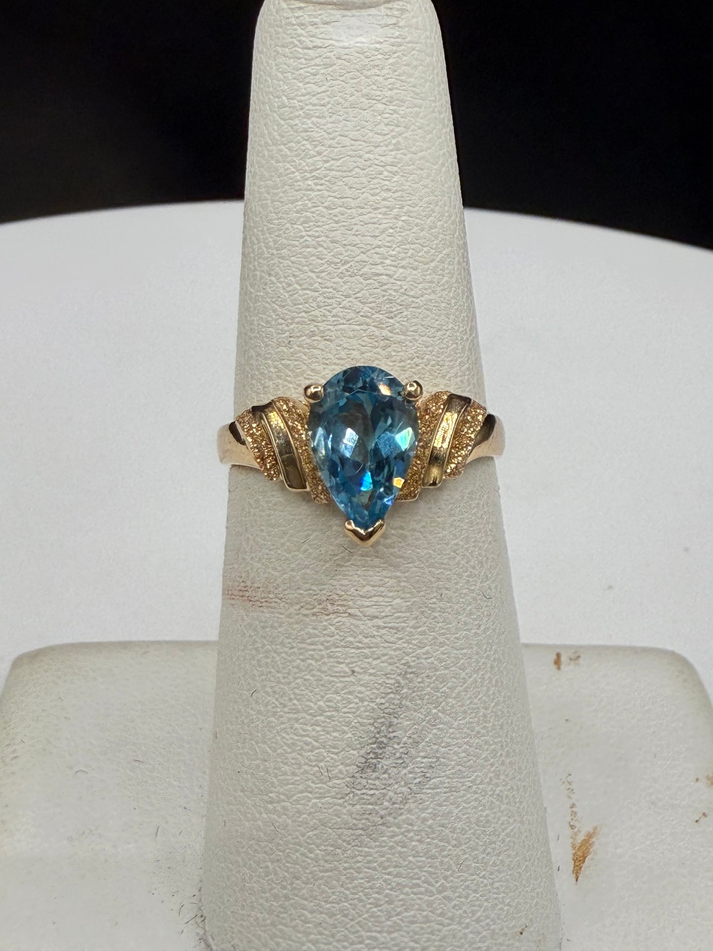 Vintage Natural Deep Blue Aquamarine Pear Cut 14K Yellow Gold Ring (Size 6)