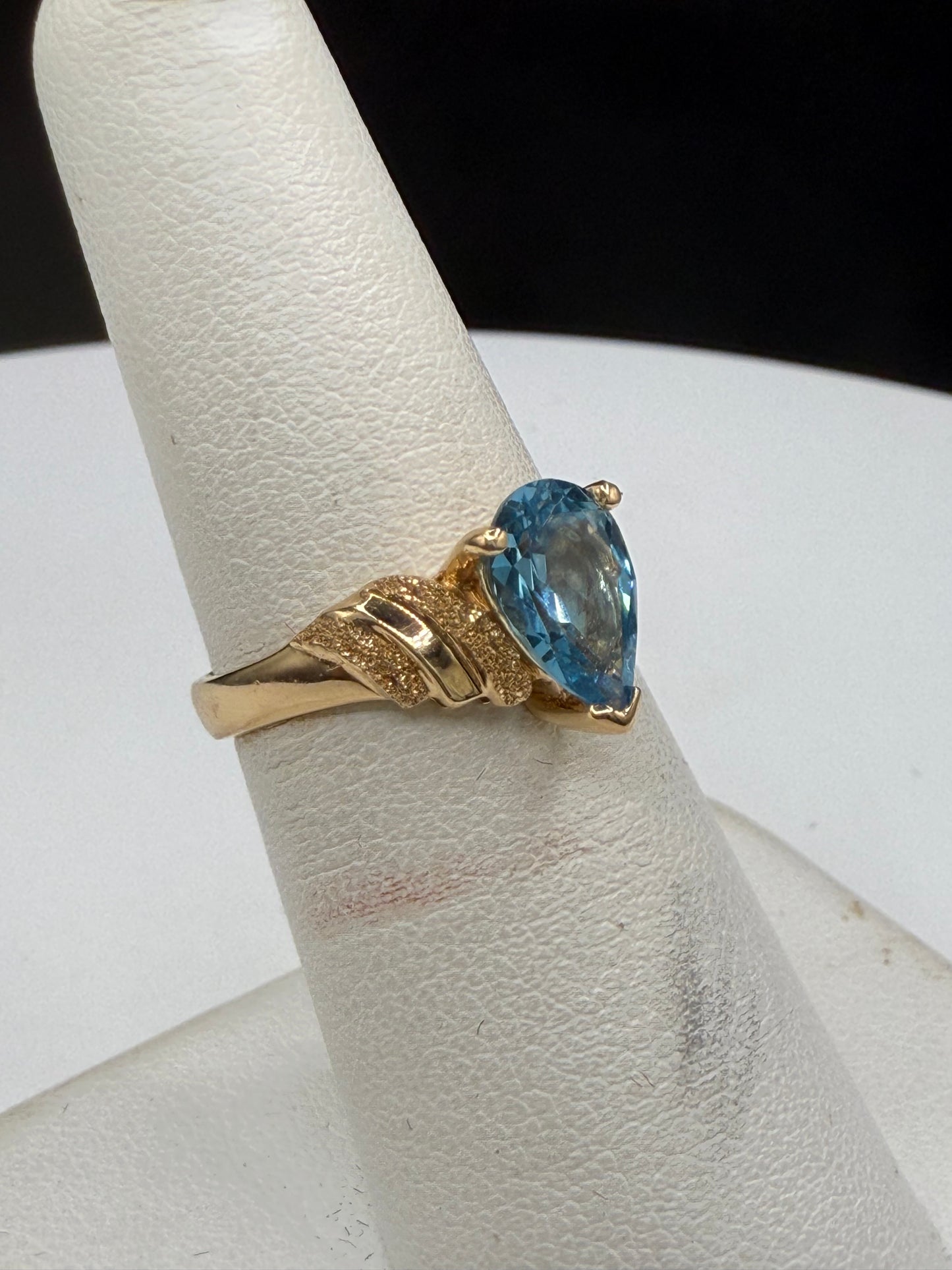 Vintage Natural Deep Blue Aquamarine Pear Cut 14K Yellow Gold Ring (Size 6)