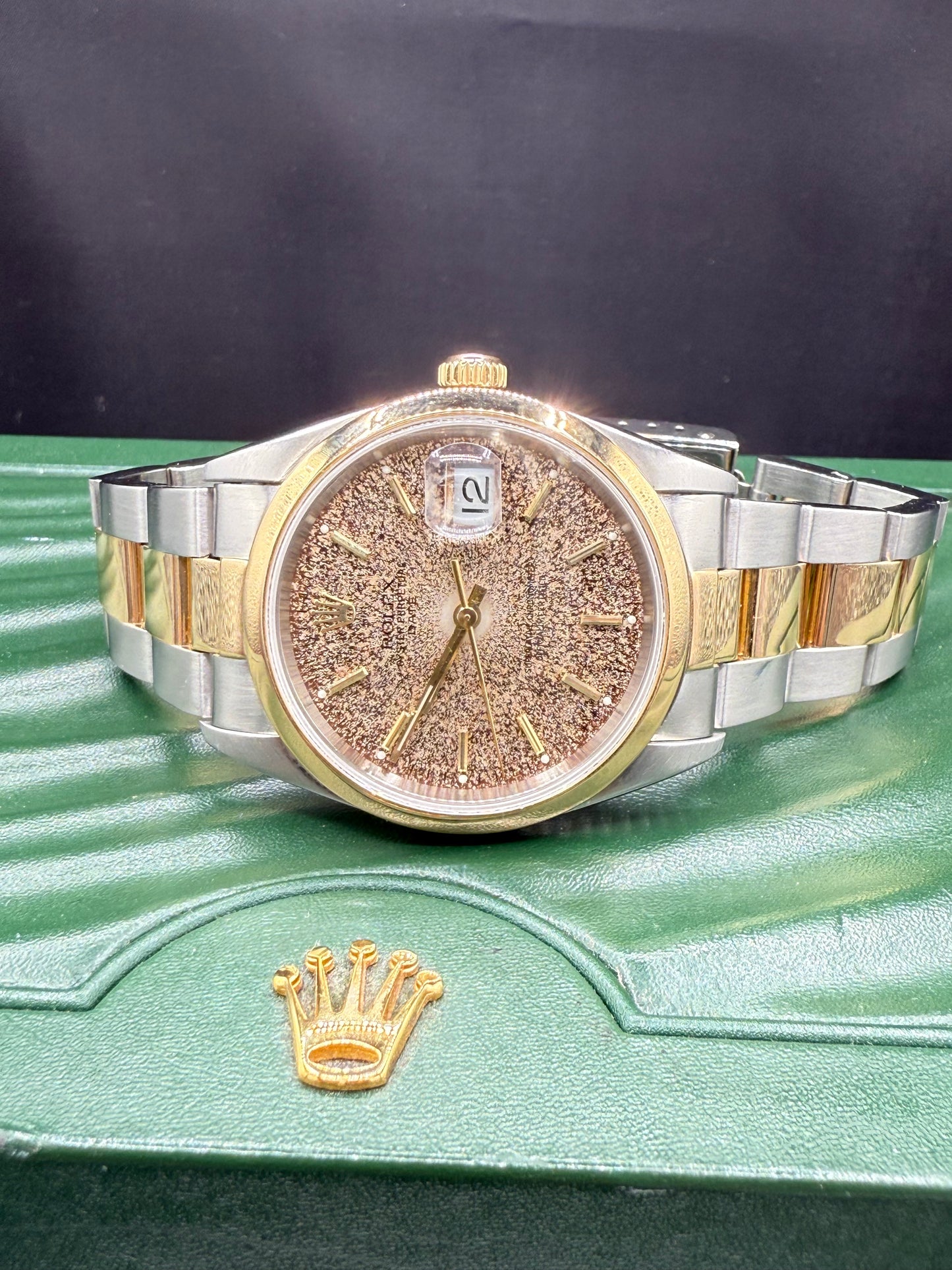 Rolex Date 15203 (1999) – 34mm Two-Tone 18k Gold & Stainless Steel Oyster Bracelet – Rare Factory Particle Dial