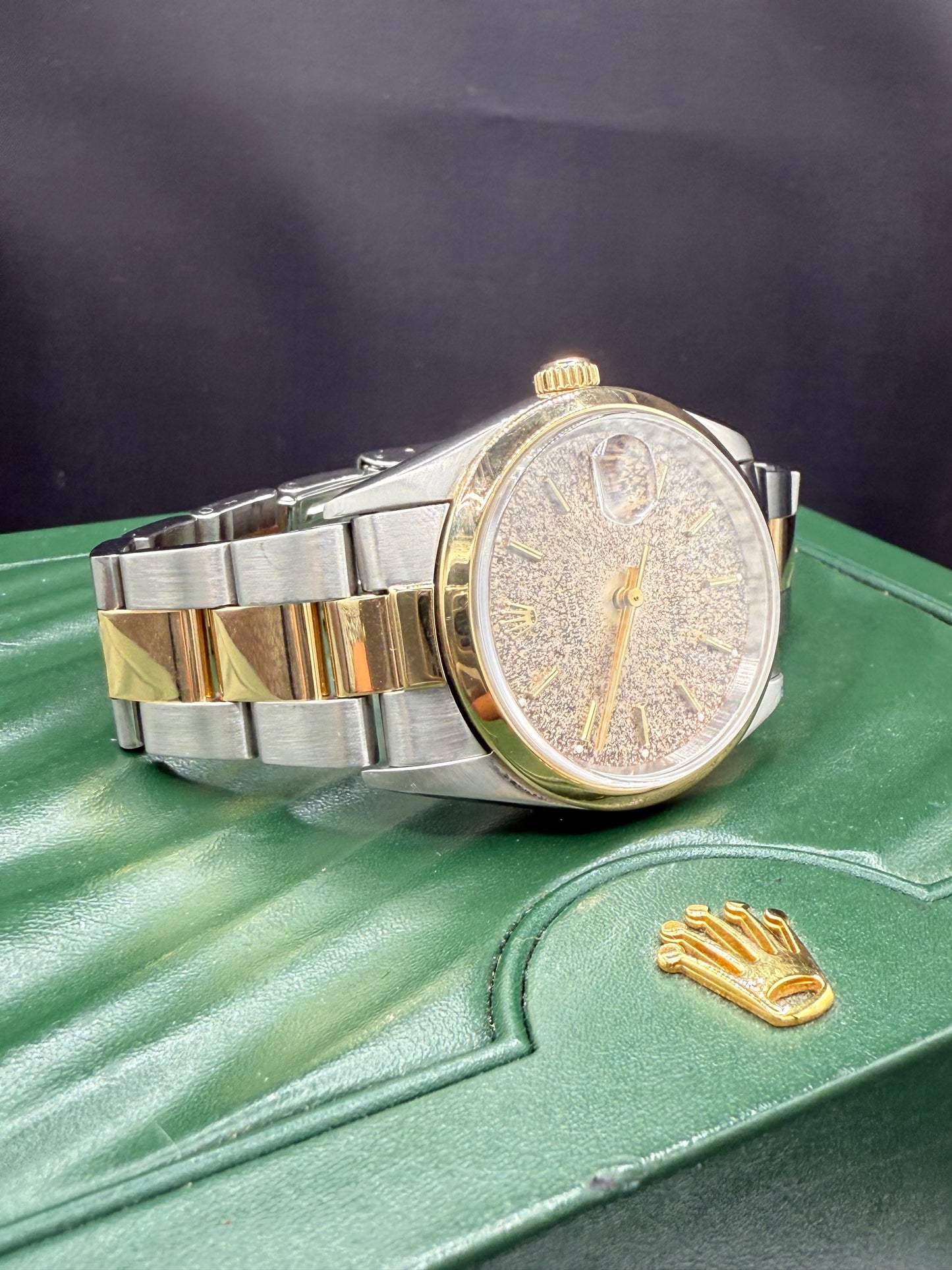 Rolex Date 15203 (1999) – 34mm Two-Tone 18k Gold & Stainless Steel Oyster Bracelet – Rare Factory Particle Dial