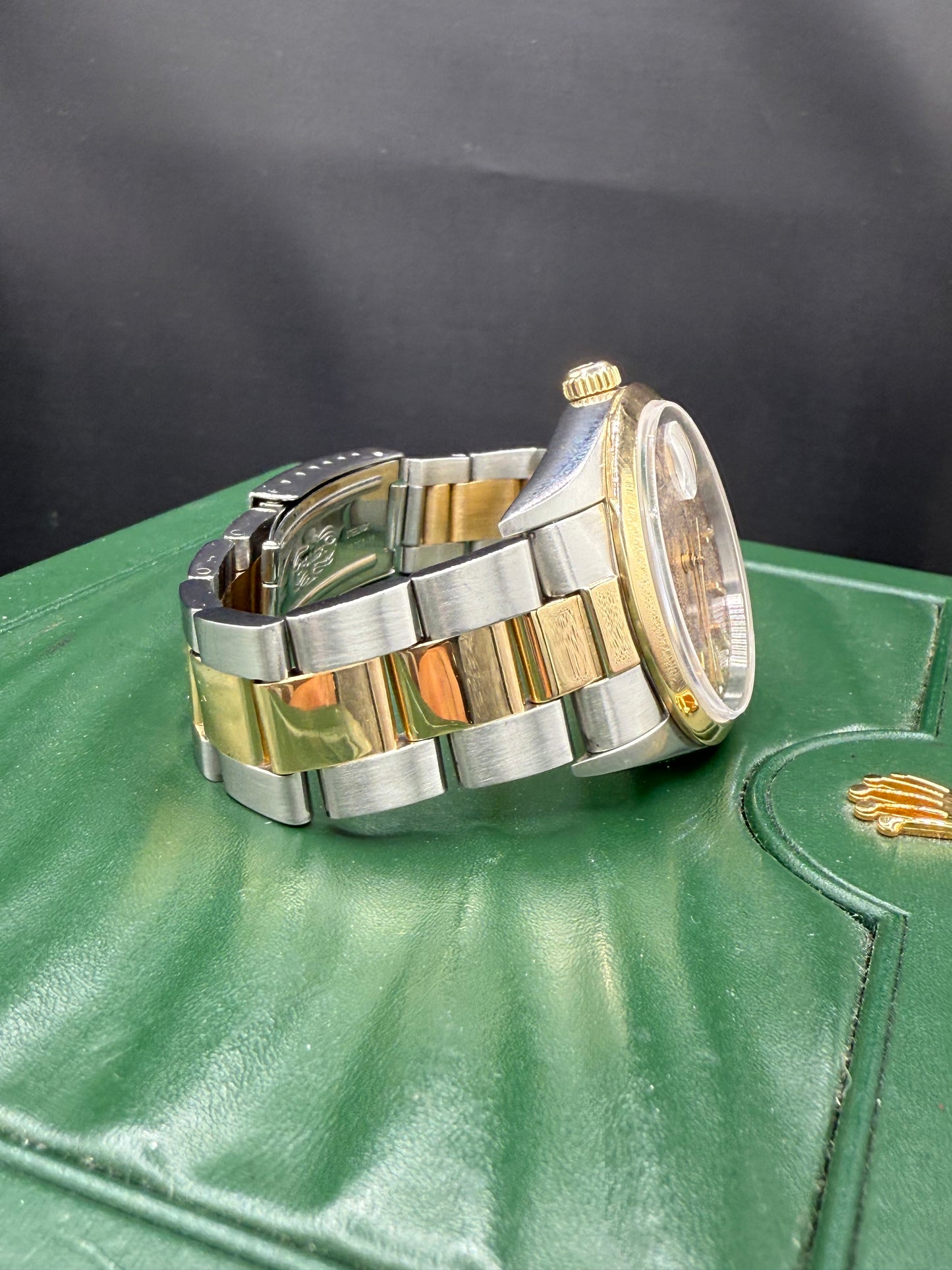 Rolex Date 15203 (1999) – 34mm Two-Tone 18k Gold & Stainless Steel Oyster Bracelet – Rare Factory Particle Dial