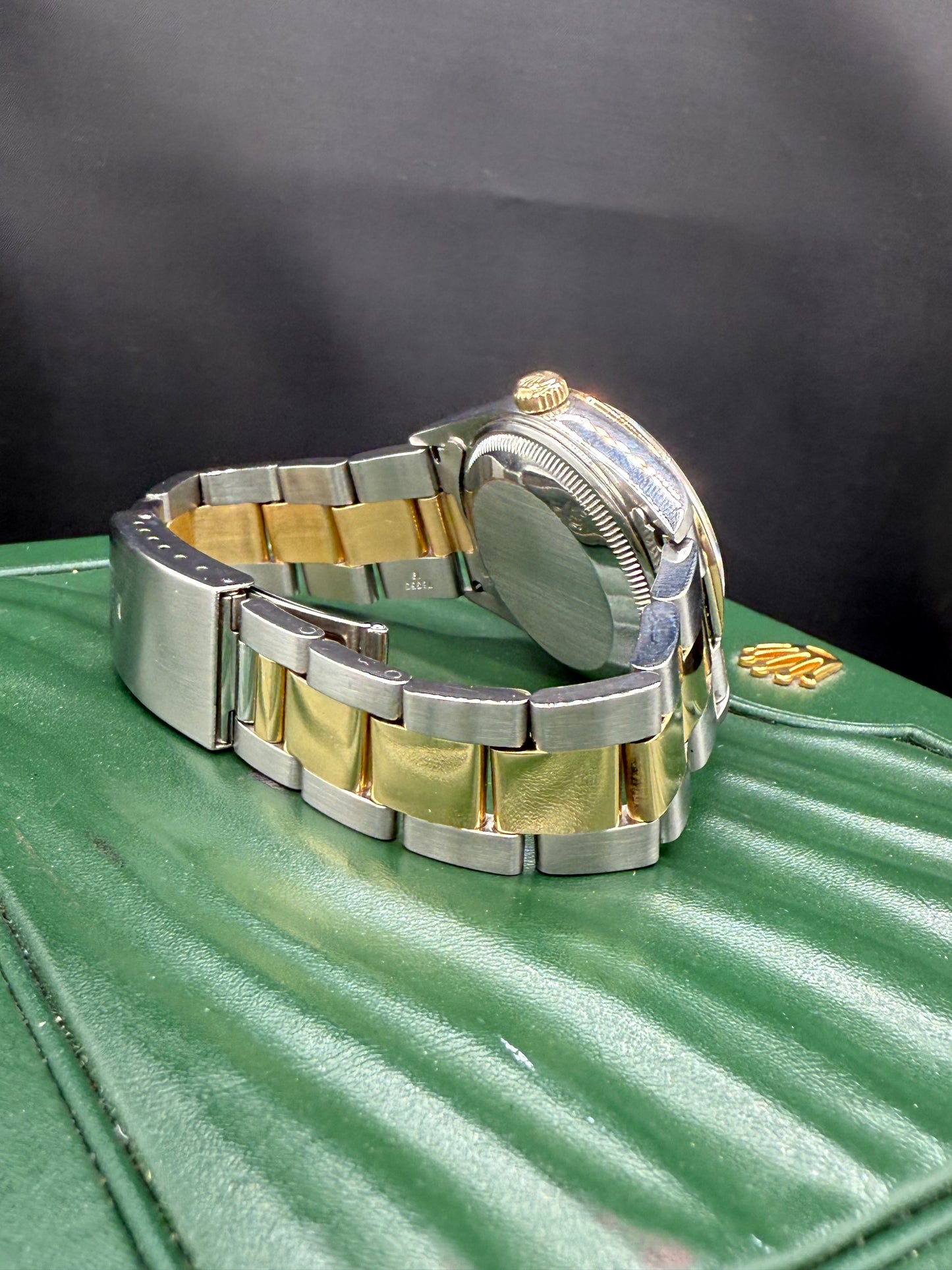 Rolex Date 15203 (1999) – 34mm Two-Tone 18k Gold & Stainless Steel Oyster Bracelet – Rare Factory Particle Dial